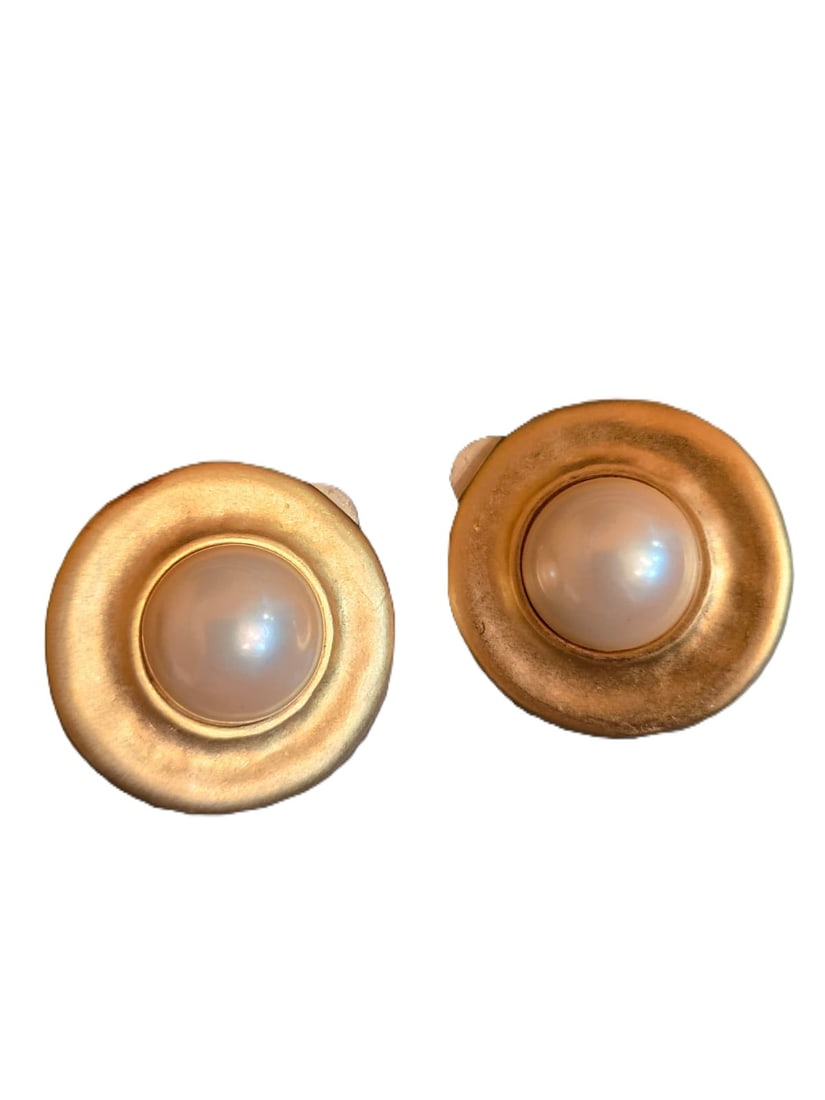 Z31 Vintage Erwin Pearl Matte Gold And Pearl Clip Earrings (1 of 4)