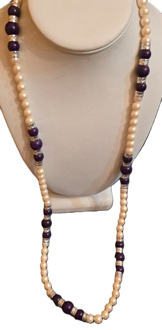 Z40 Vintage Faux Pearl And Glass Necklace: Z40 Vintage Faux Pearl and Glass NecklaceApprox. 28 with fancy clasp