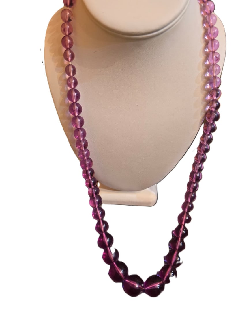 Z58 Long Vintage Purple Acrylic Necklace: Z58 Long Vintage Purple Acrylic Necklace. Approx 28