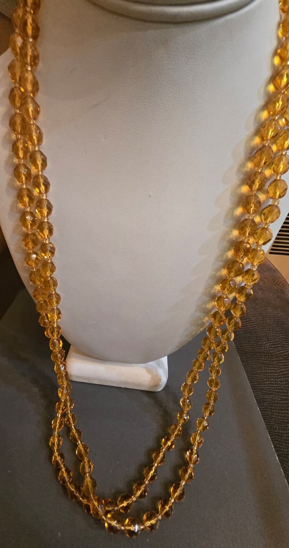 Z69 Vintage Faceted Hand Knotted Citrine Colored Crystal Necklace: Z69 Vintage Faceted Hand Knotted Citrine Colored Crystal Necklaceapprox. 56 looper beautiful crystals