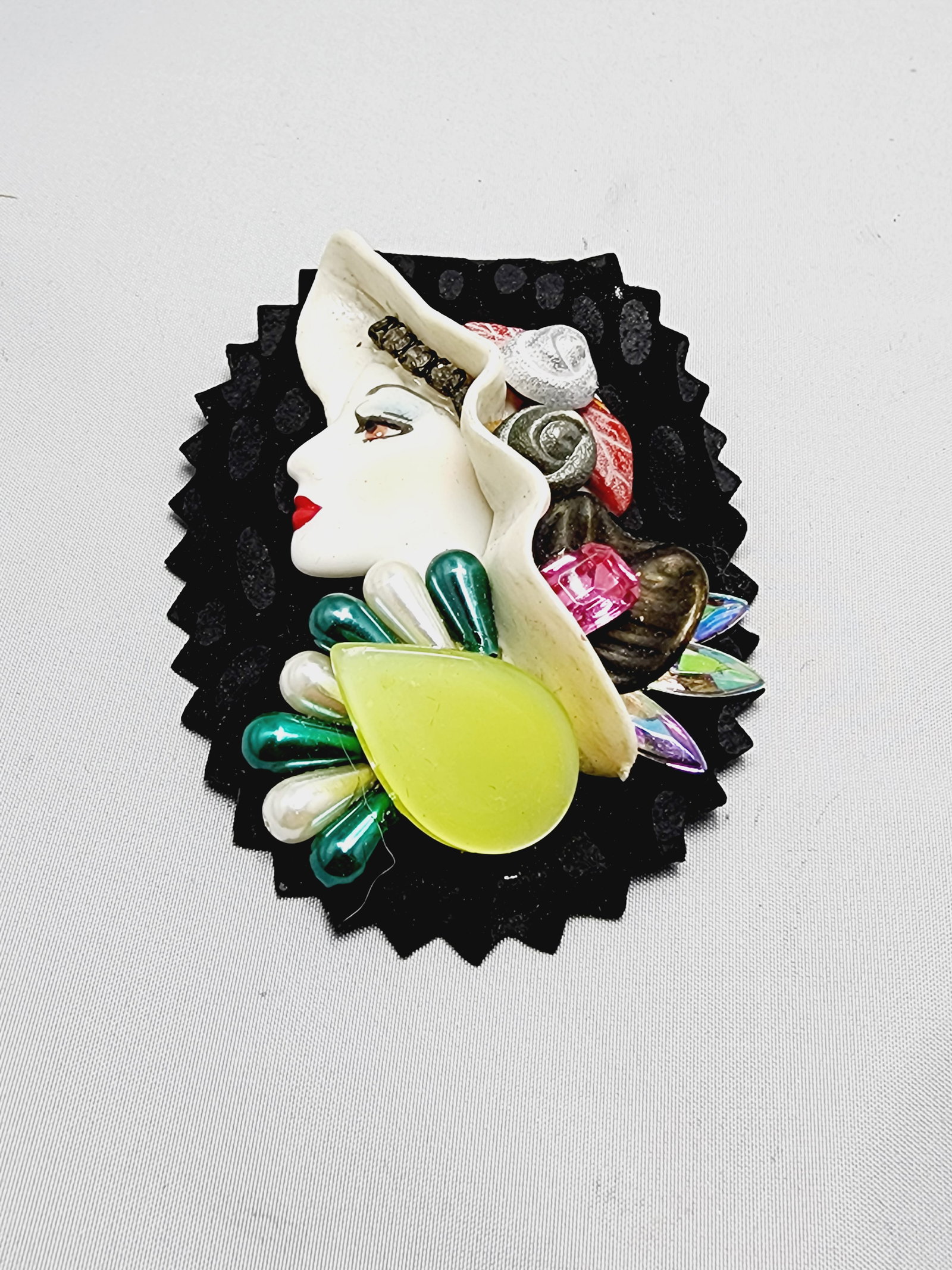 Vintage 80's Resin Lady Brooch (A763) (1 of 3)