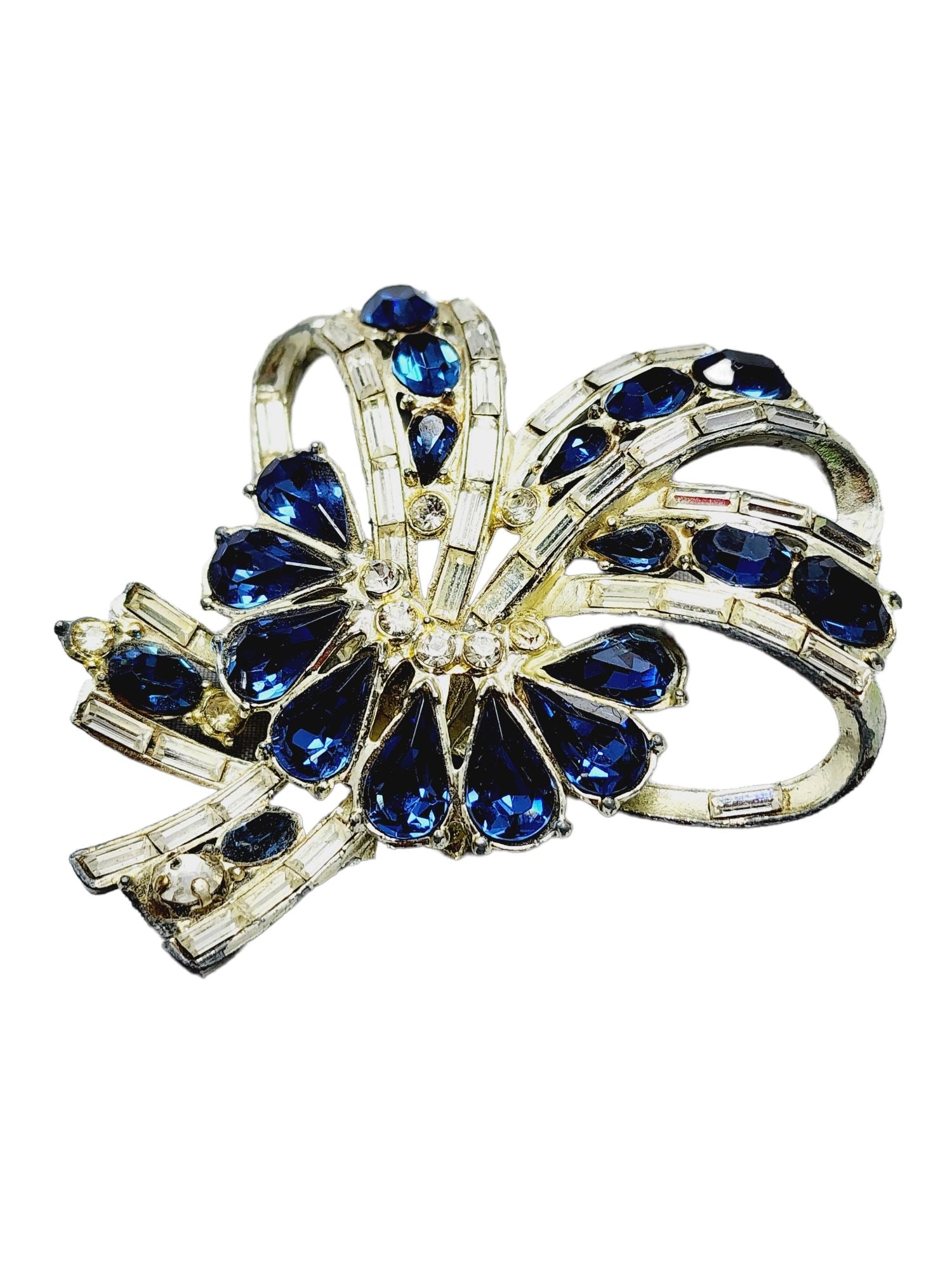 Vintage Glass Rhinestone Bow Brooch (A814): Vintage Glass Rhinestone Bow Brooch (A814) ? Size: Approx. 2.5". Color: Silver, Blue. Condition: Good vintage; plating on the back is worn and the part where the pear-shaped stones are moves a bit. Si