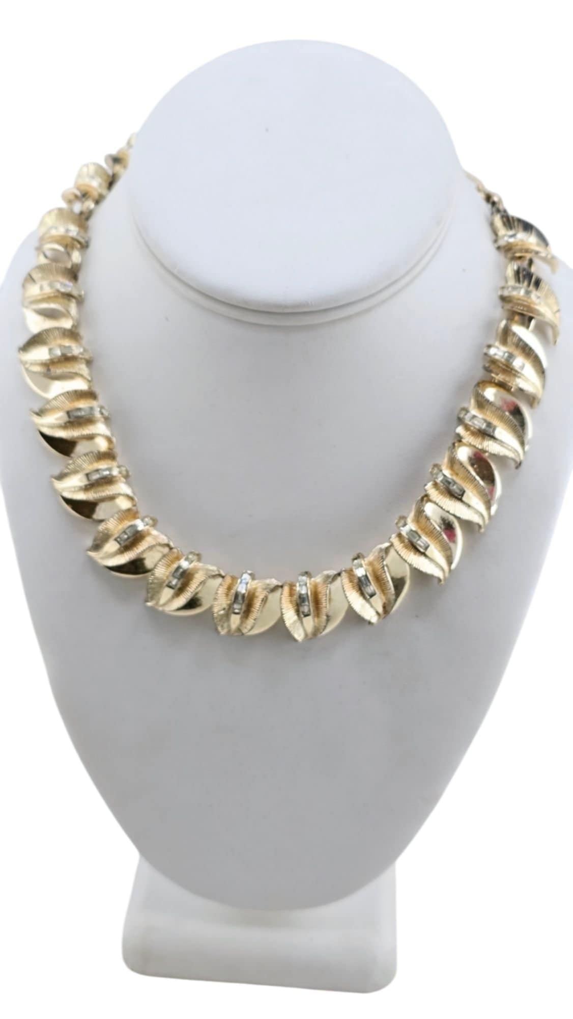 Vintage Coro Gold Tone Dimensional Necklace (A827) (1 of 8)