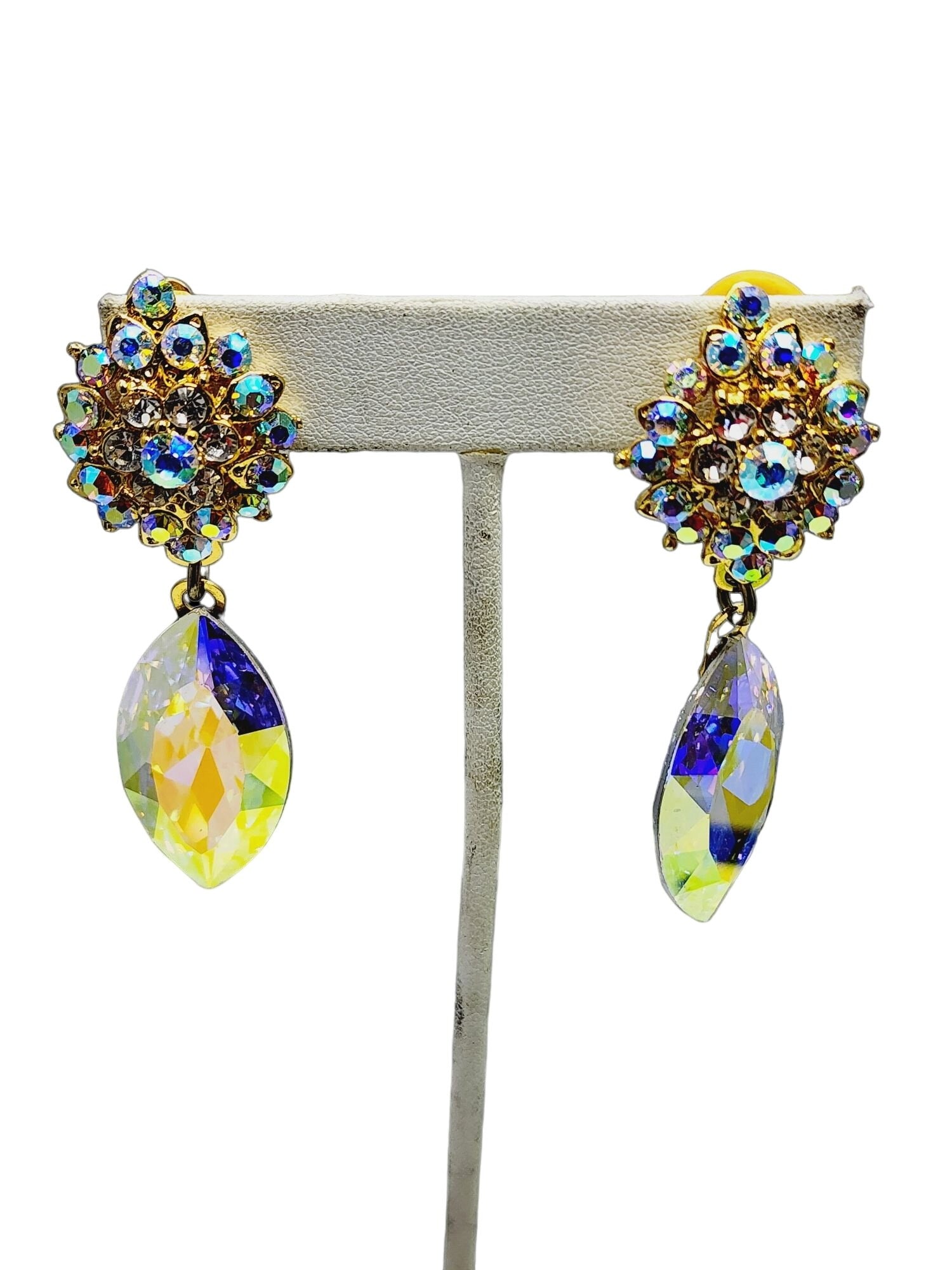 Vintage Signed Made in USA Designer Glass Sparkle Drop Earrings (A881): Vintage Signed Made in USA Designer Glass Sparkle Drop Earrings (A881) ? Size: Approx. 2.5". Condition: Very good vintage. Era: Circa 1980s. Details: Not marked with a designer name, but definitely de