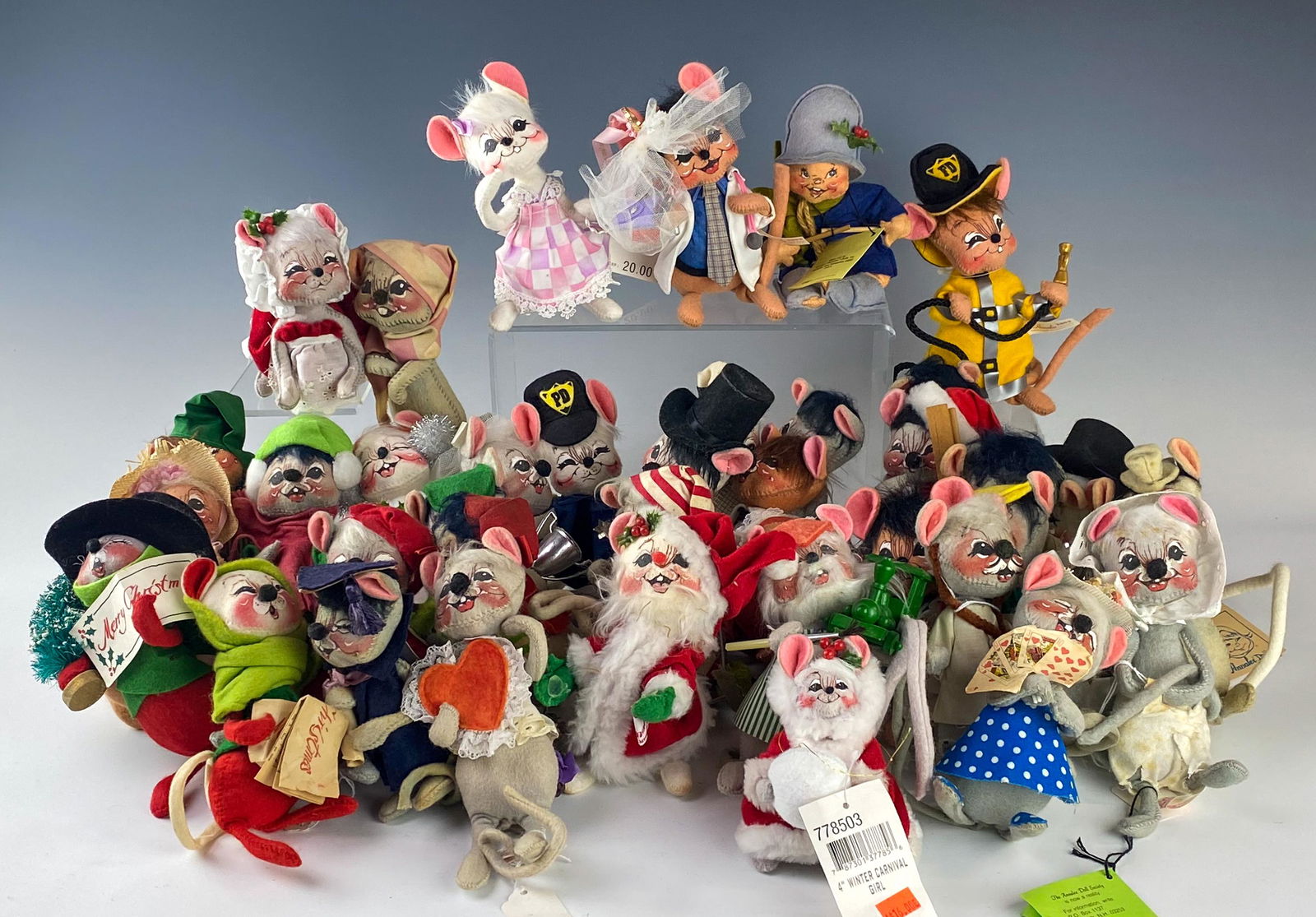 Annalee Mobilitee Dolls ESTATE COLLECTION OF 37 (1 of 12)