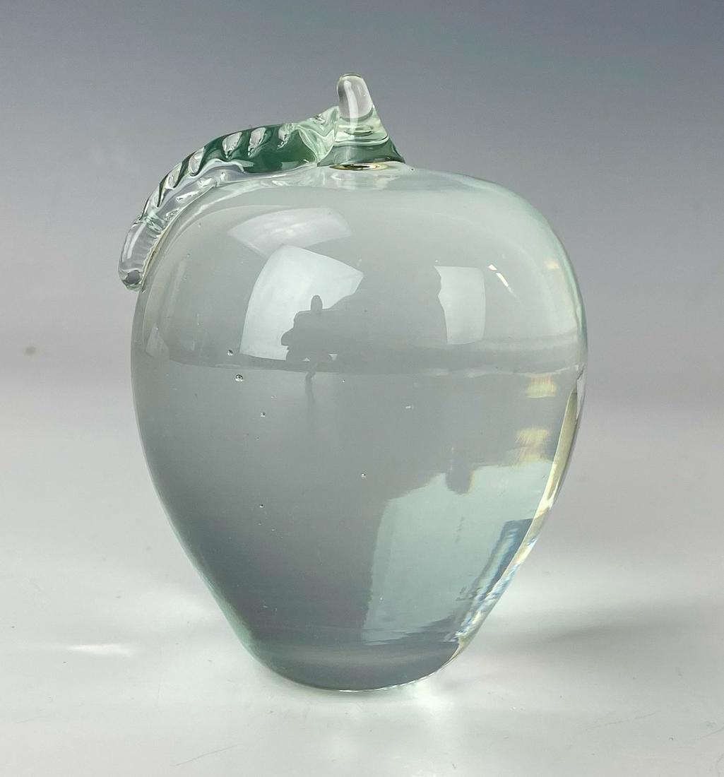 Ron Hinkle Buckhannon Apple Art Glass Paperweight: Artist Signed Ron Hinkle Studio Hand Blown Art Glass Apple with Leaf Desk Paperweight. Well modeled with wonderful clarity. Signed Ron Hinkle. Good estate fresh condition with no issues to make note o