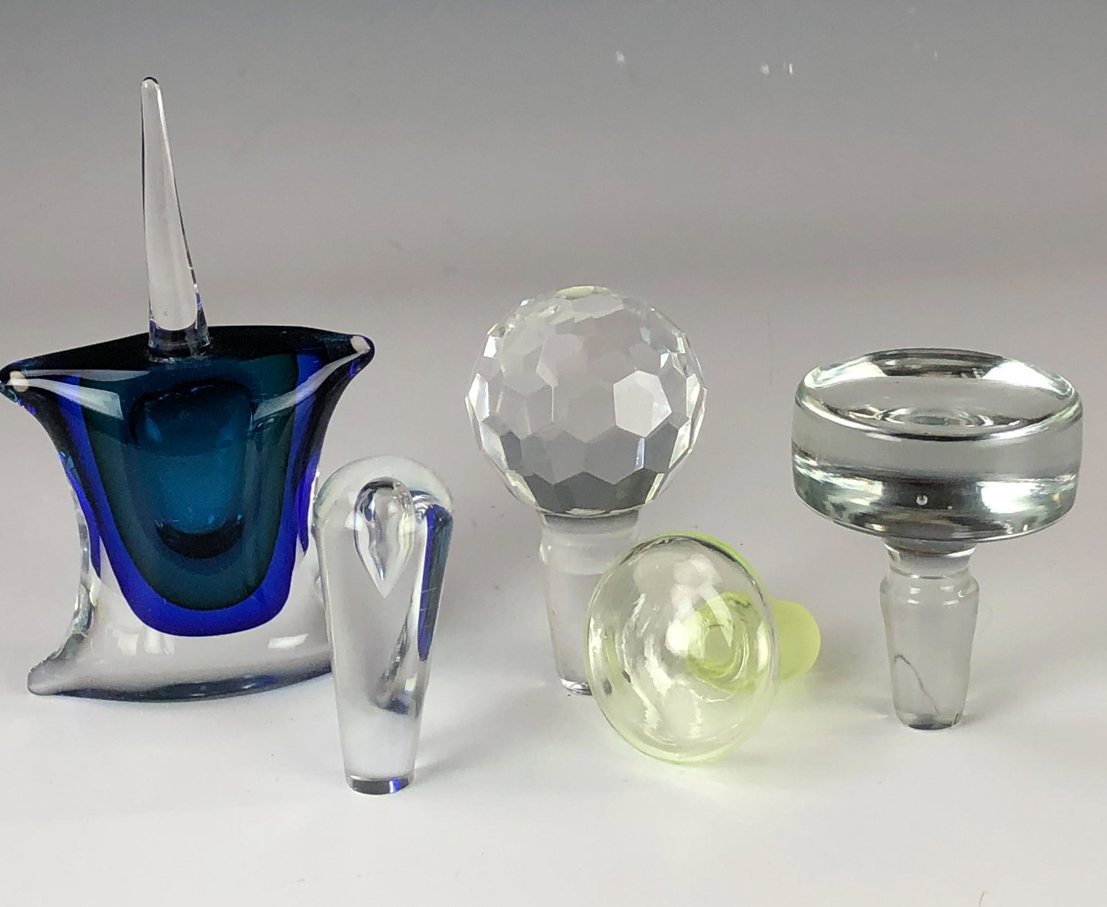 Lot 5 Glass Decanter Perfume Scent Bottle Stoppers: Included are 5 different style glass bar barware decanter stoppers and scent / perfume glass stoppers. Of which one is alexandrite / neodymium in color, one is blue green [ Sommerso style], one is of 