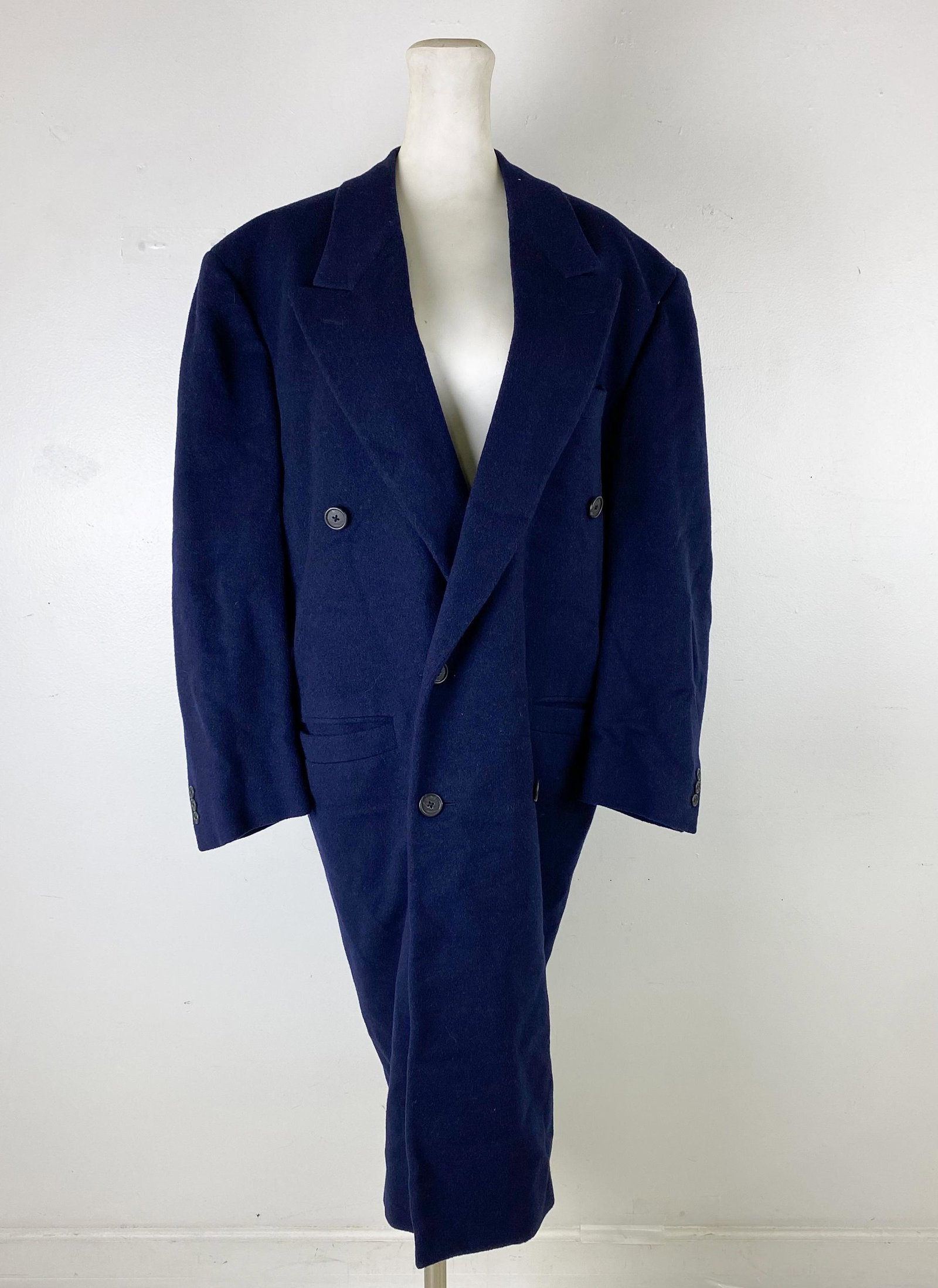 Gianni Versace Italy Designer Cashmere Trench Coat: Designer Men's Trench Coat by Versace in a Solid Navy Blue. Preowned. Bears the Gianni Versace Made in Italy tag. Made of 80% Wool and 20 % Cashemere. Good estate fresh condition. Size Large. Measures