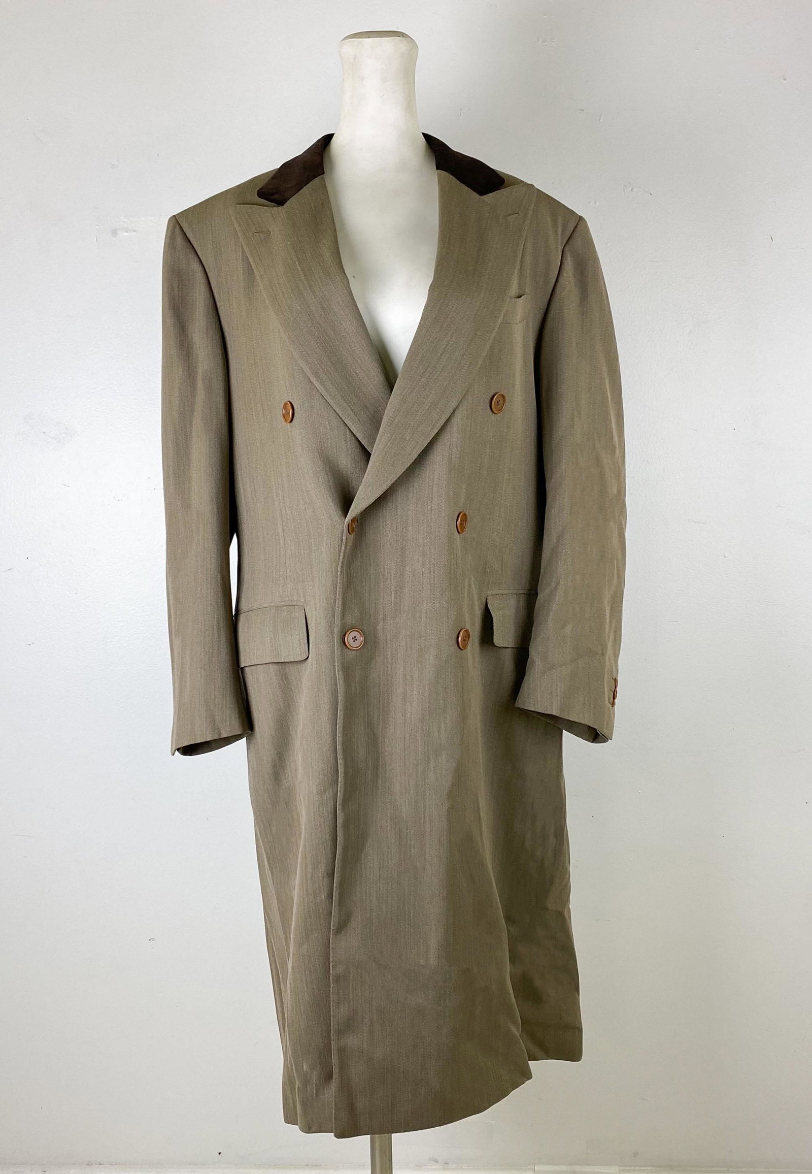 Bijan Italy 100% Wool Men's Designer Trench Coat: 100 % Wood Italian Designer Large Men's Trench Coat by Bijan. Preowned. Good estate fresh condition. Measures approximately 46 in shoulder to hem. Bust / Chest approximately 48 in. Top of shoulder to