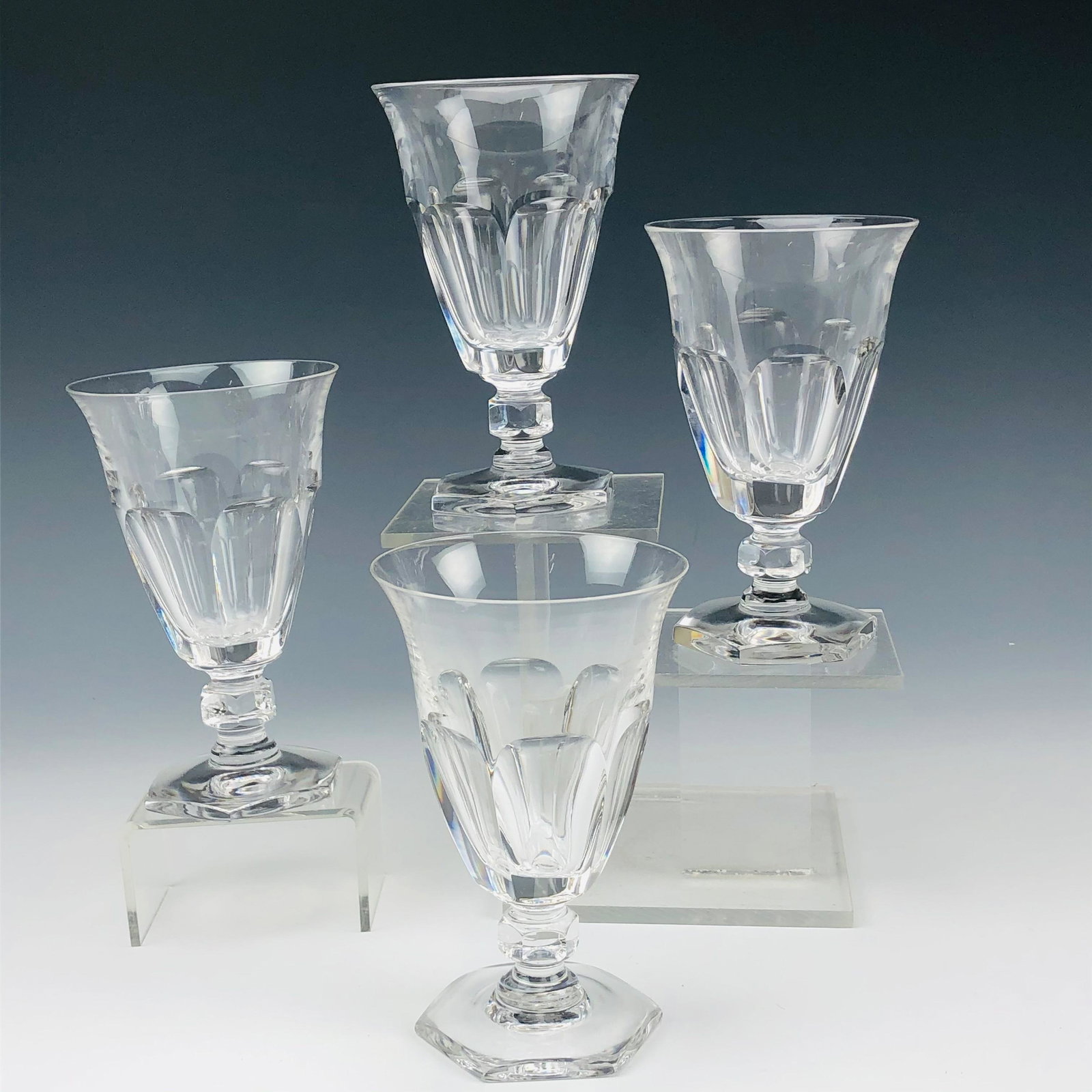 2 Kosta Boda Crystal "Geraldine" Bar Wine Glasses: Pair of Kosta Boda Sweden Swedish crystal art glass bar barware wine goblets modeled in the "Geraldine" pattern which is now discontinued. Design features 6 oval concave around the body, short knobbed