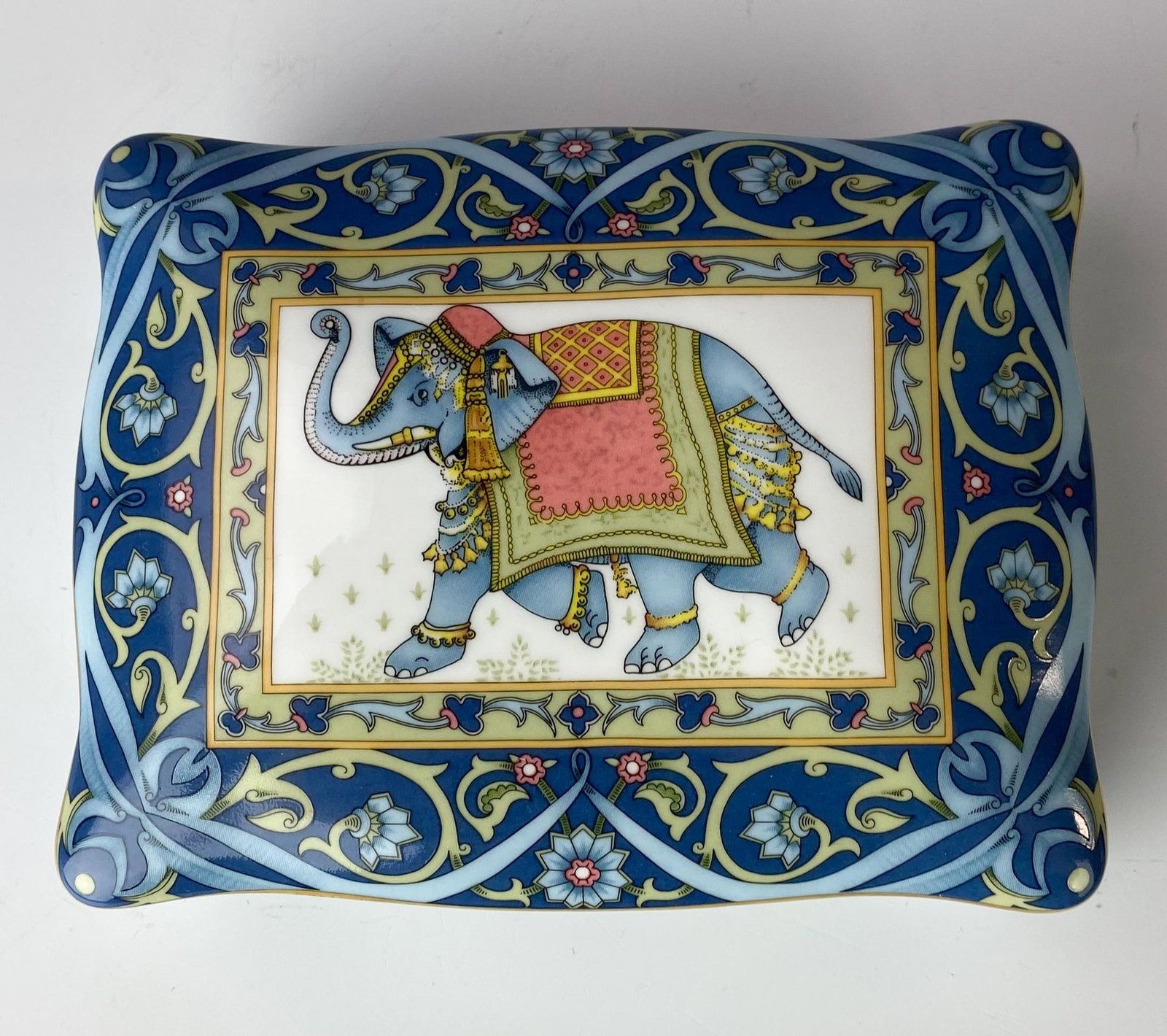 Wedgwood "Blue Elephant" 2 Deck Playing Card Box: Retired Wedgwood English Bone China Double Deck Playing Card Box with Lid. Pattern Blue Elephant introduced in 1992 and discontinued in 1995. Pretty animal and floral graphics grace this article. Warm