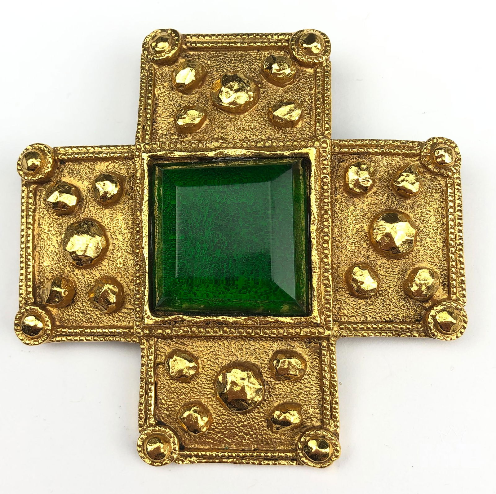 CHANEL Gripoix Gold Plated Emerald Cross Brooch (1 of 5)