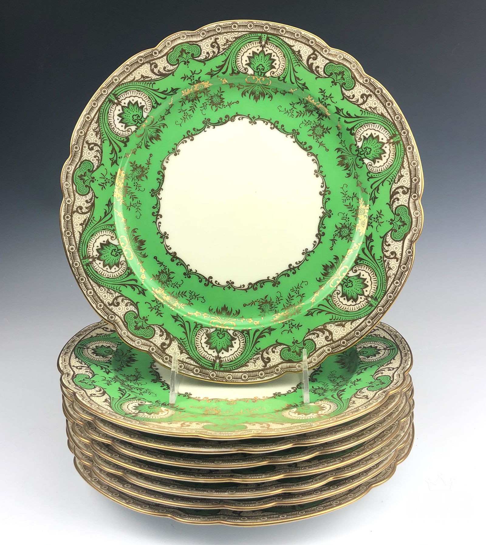 8 Noritake Bone China Green Gilt Dinner Plates SET: Lot of 8 Dinner plates by Noritake. Fine Japanese bone china features an elaborate green and gold gilt pattern with a white center. Marked on bottom. Good overall condition with no damage to note. MMB