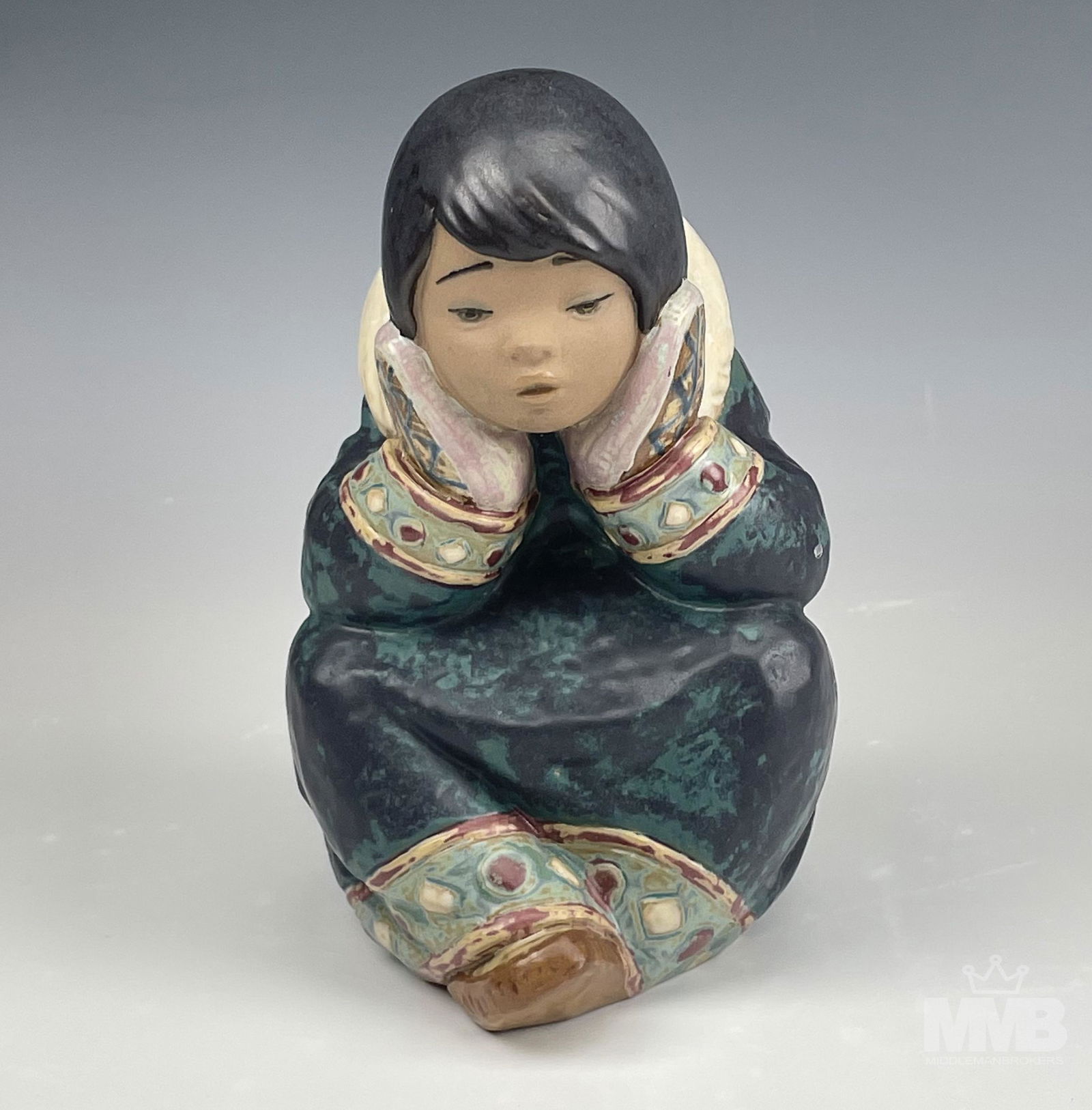 Retired Lladro Eskimo Girl Porcelain Figurine 2158 (1 of 5)