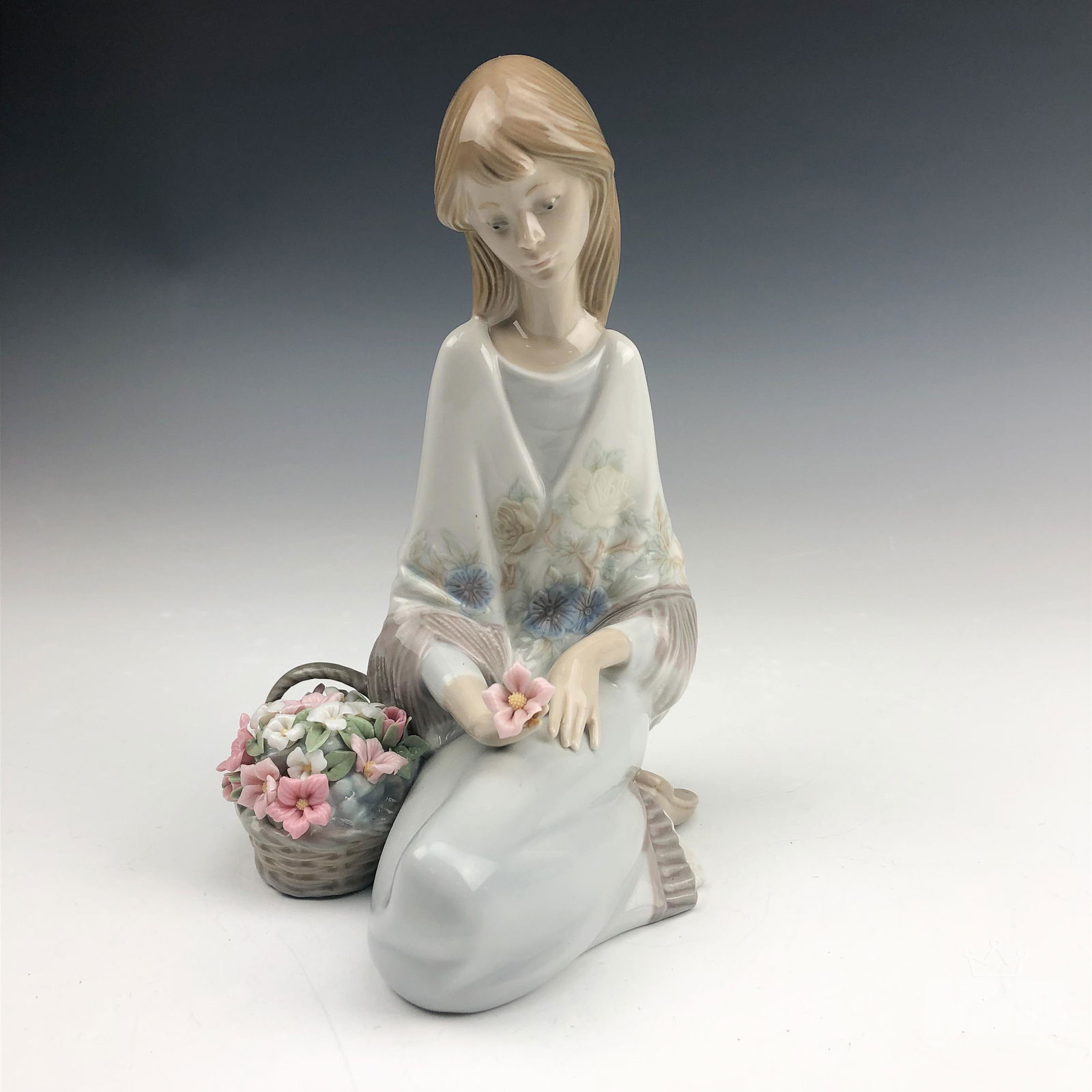 Lladro Flower Song # 7607 Girl w/ Basket Figurine (1 of 7)