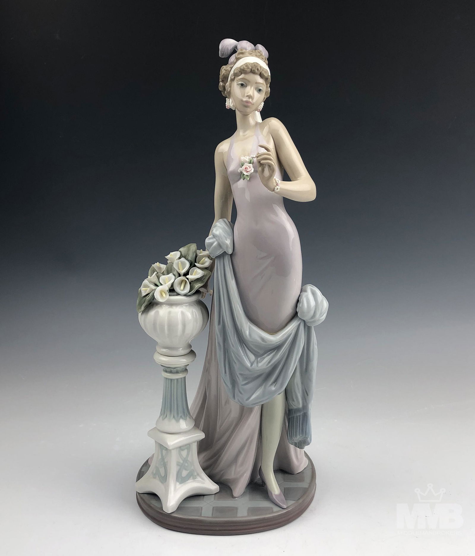 Lladro A Touch of Class #5377 Young Lady Figurine (1 of 5)