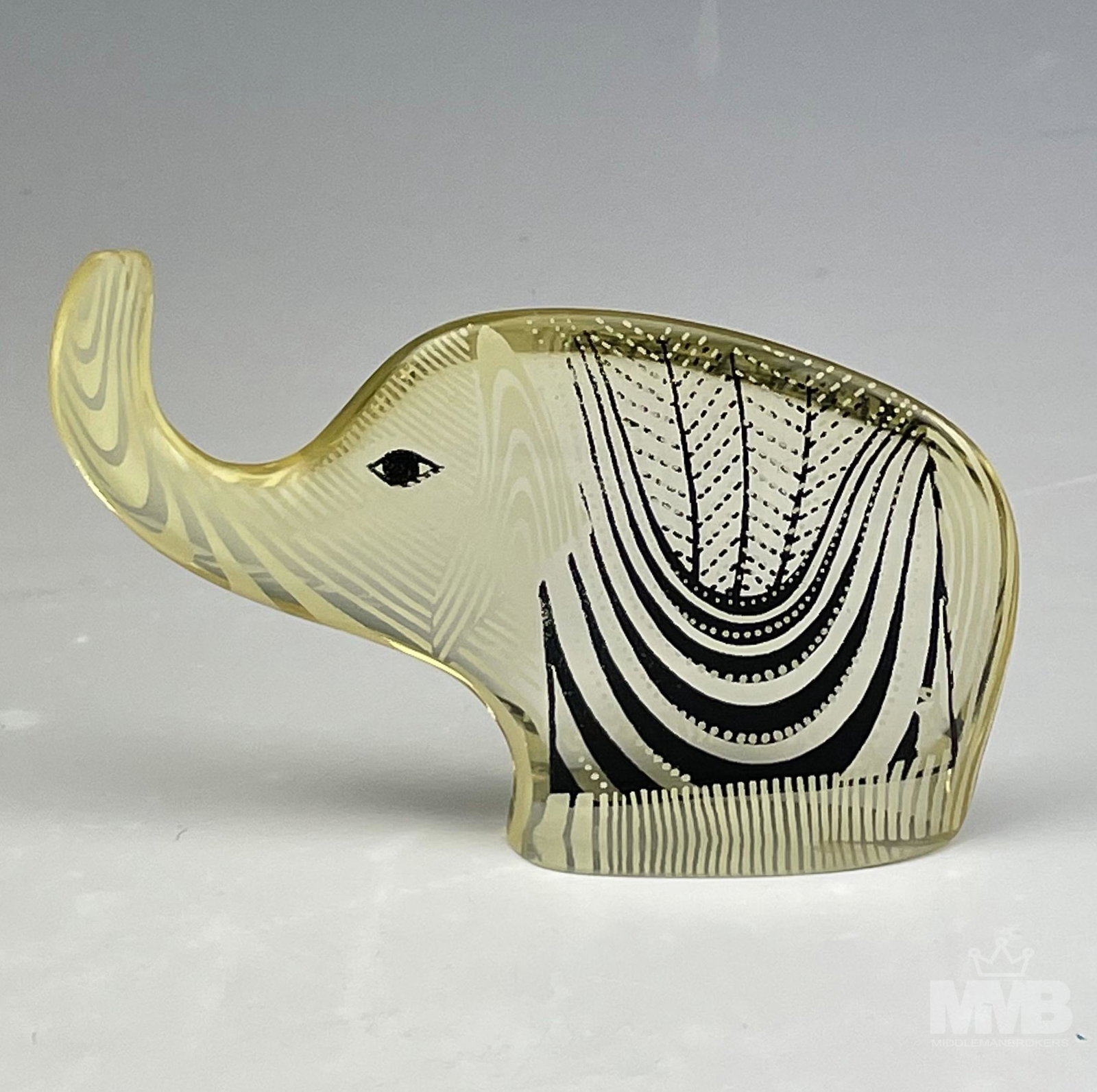 Abraham Palatnik Lucite Op Art Elephant Sculpture: Features an elephant with trunk up executed in lucite medium by Brazilian born abstract artist Abraham Palatnik ( 1928-2020 ). Inventor, designer and a giant pioneer of kinechromatic art. Good conditi