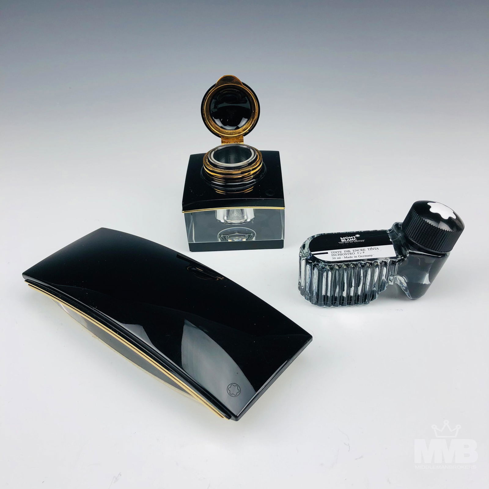 Montblanc Meisterstuck Inkwell Blotter Ink Bottle: Montblanc Meisterstuck desk top ink well, rocker blotter and empty ink bottle. Well cared for and nicely preserved. Appear to have never been used. Good estate fresh condition. No chips, cracks or rep