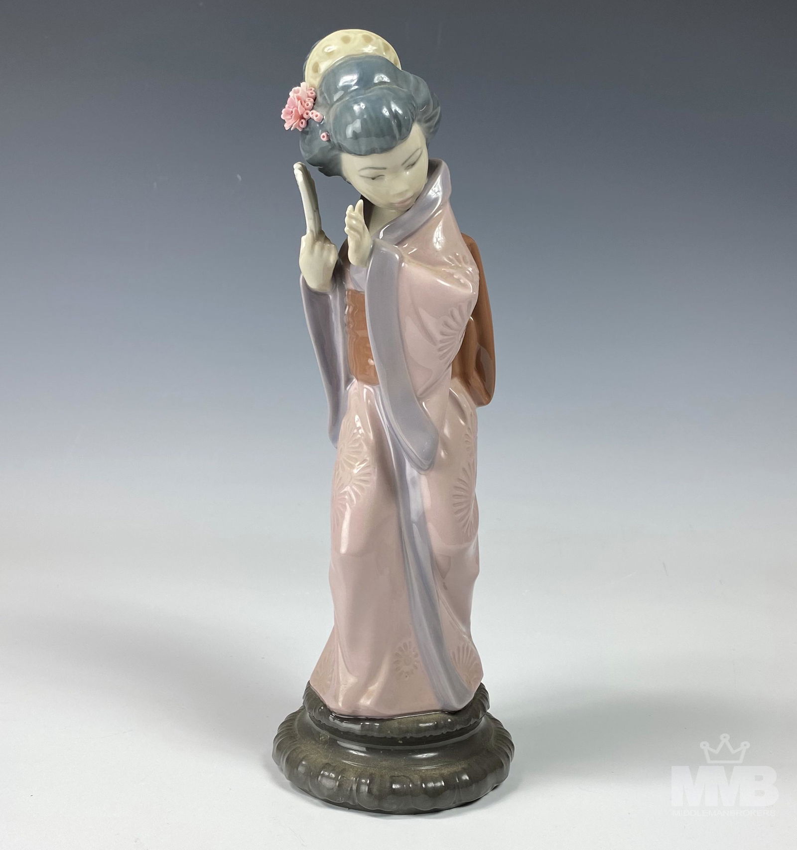 Lladro Chrysanthemum #4990 Porcelain Lady Figurine (1 of 7)