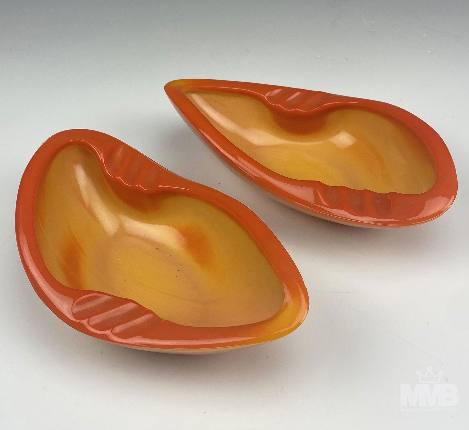 2 L E Smith Bittersweet Orange Slag Glass Ashtrays (1 of 6)