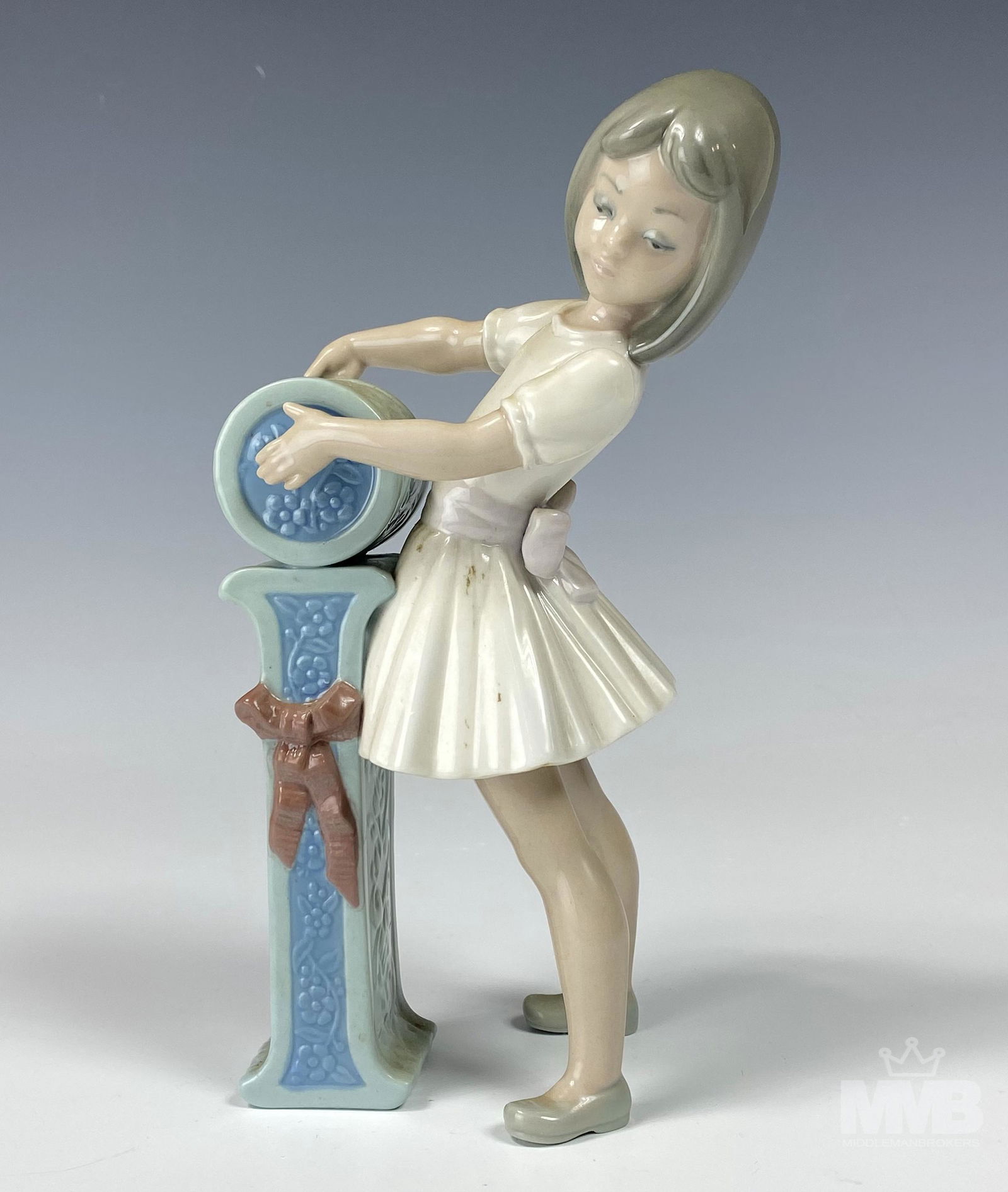 LLadro Spain School Girl I 5147 Porcelain Figurine (1 of 5)