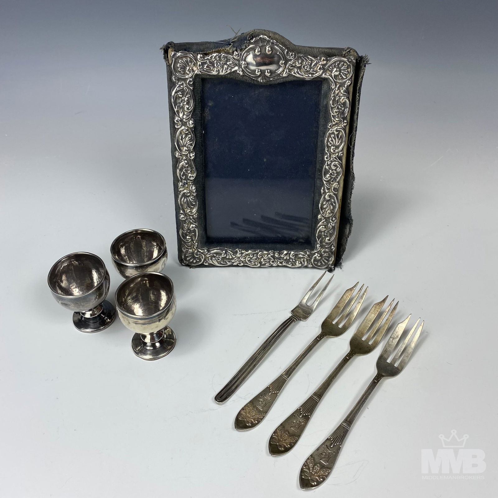 8 Pc Lot of Silver Forks Cups & Picture Frame 237g (1 of 7)