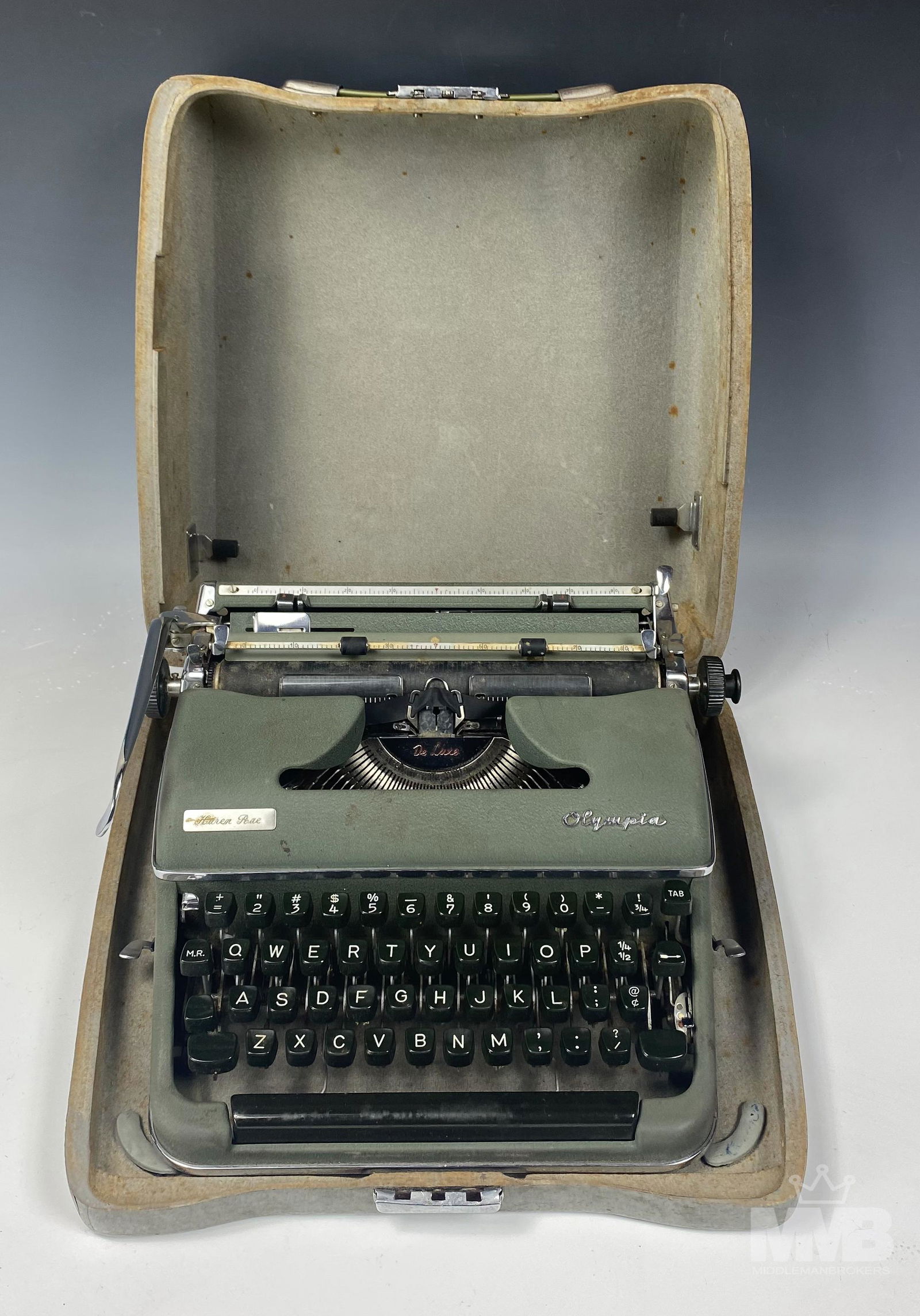 Vintage Olympia De Luxe Portable Typewriter & Case (1 of 5)