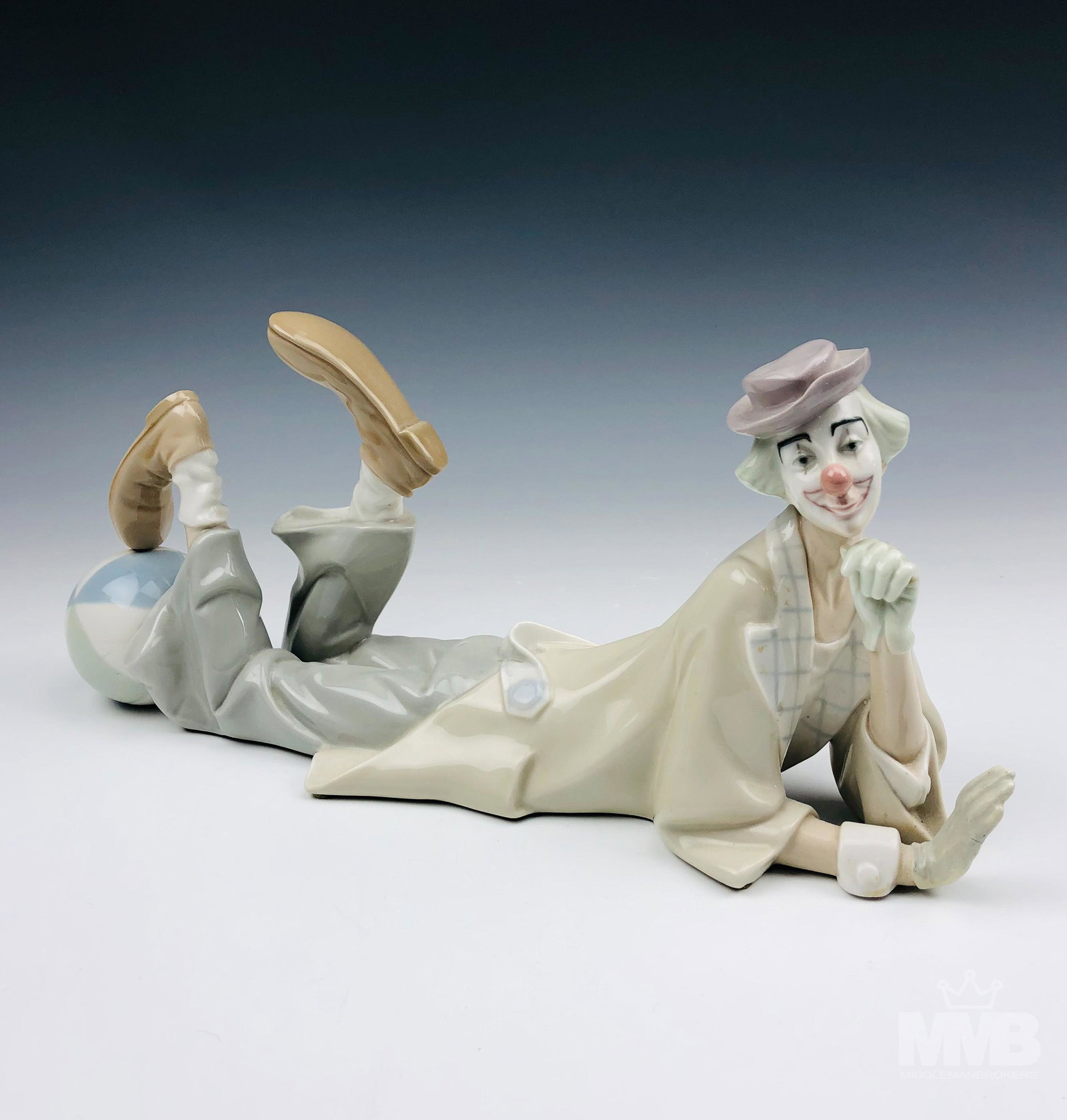 Lladro Clown #4618 Carnival Jester w Ball Figurine (1 of 4)