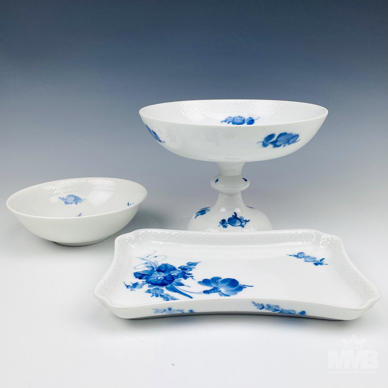 Royal Copenhagen Blue Flowers Braided 3 Piece LOT: Production years for this Danish porcelain "Blue Flowers Braided" pattern was from 1868 - 2016. Designed by artist Arnold Krog. Includes 1 x pedestal cake plate measuring 5 /78 in x 8 1/2 in. Dates to