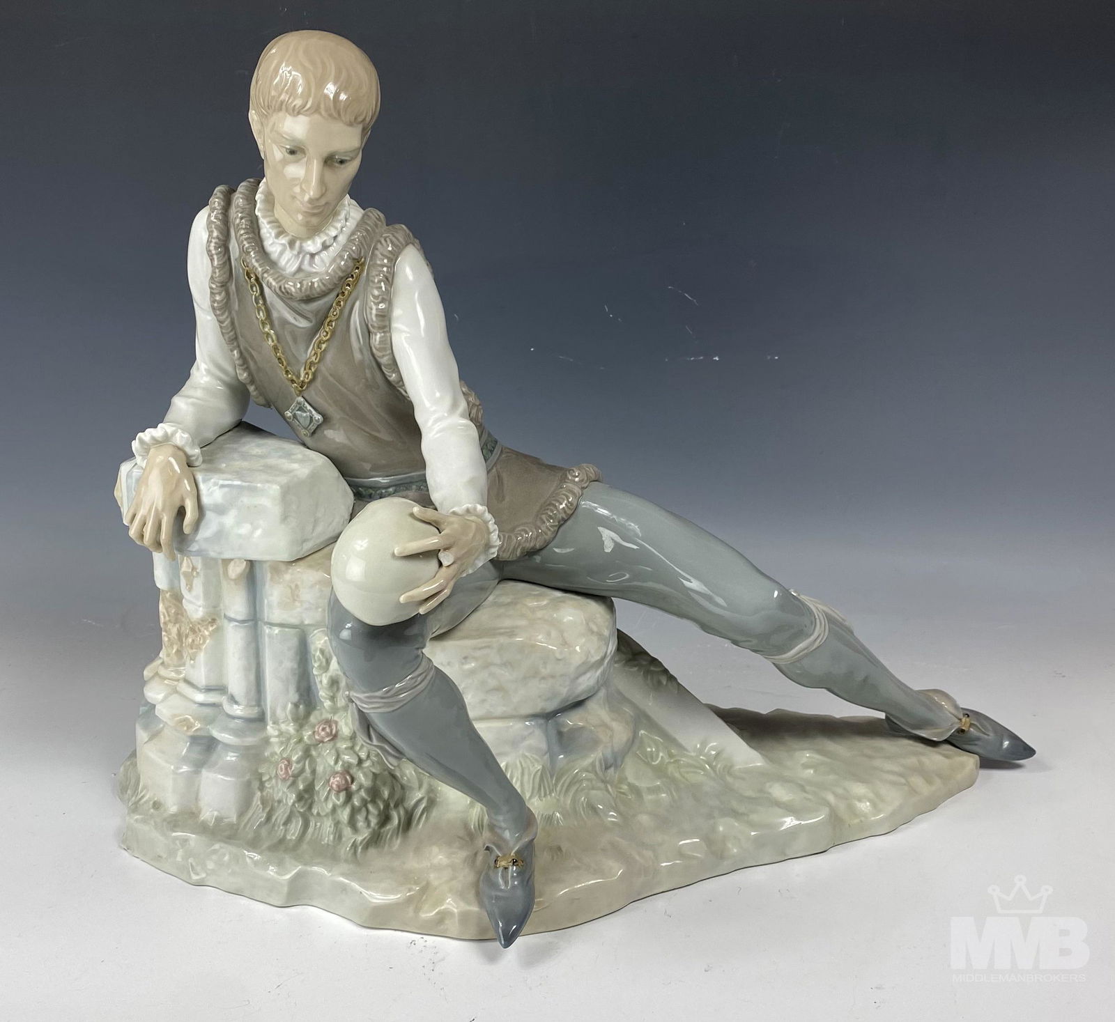 Lladro Hamlet #1144 Man w Skull Porcelain Figurine (1 of 7)
