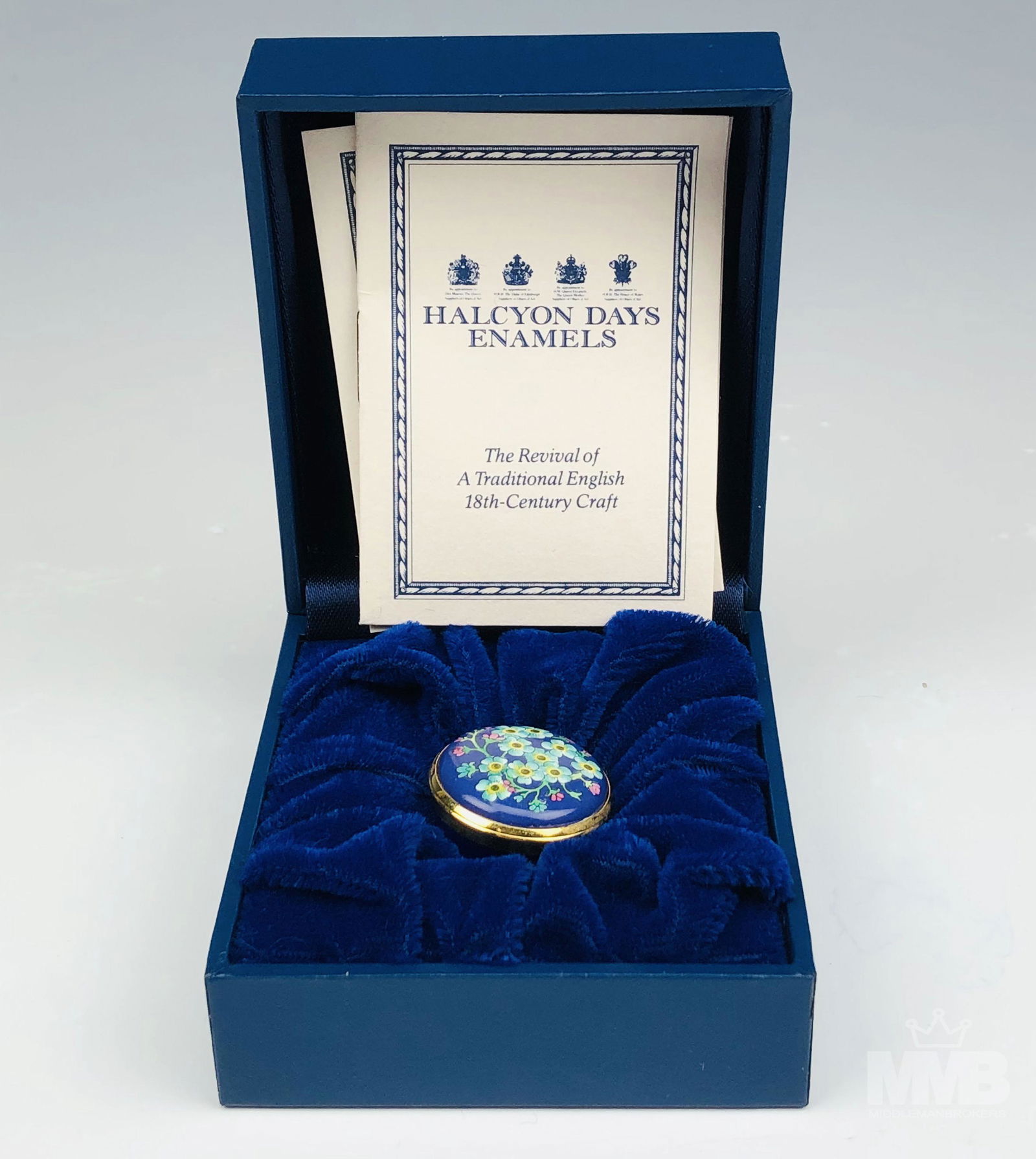 Halcyon Days Enamel Daisy Floral Pill Trinket Box (1 of 5)