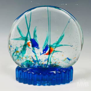 Murano Art Glass Fish Tank Aquarium Paperweight: Murano blown glass fish tank paperweight. Features beautiful multicolor fish swimming in between life like controlled air bubbles. SHIPPINGMIDDLEMANBROKERS will offer in-house continental USA shipping