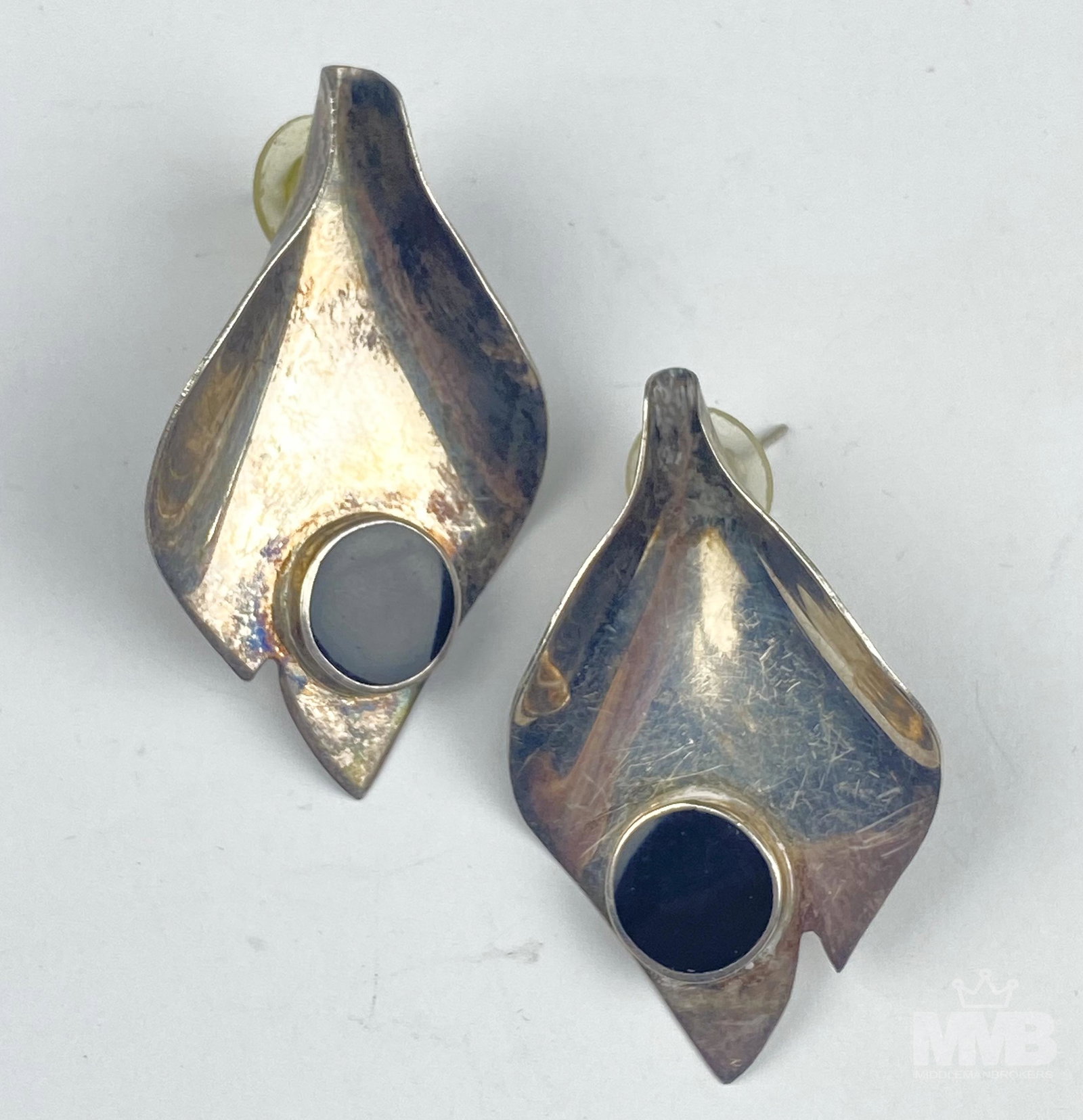 Taxco Mexico TG-84 Sterling Silver Earrings 18g: Taxco Mexico sterling silver screw back leaf shapped earrings. Total weight approximately 19 grams. Marked TG-84 Mexico 925 on verso. SHIPPING MIDDLEMANBROKERS will offer in-house continental USA ship