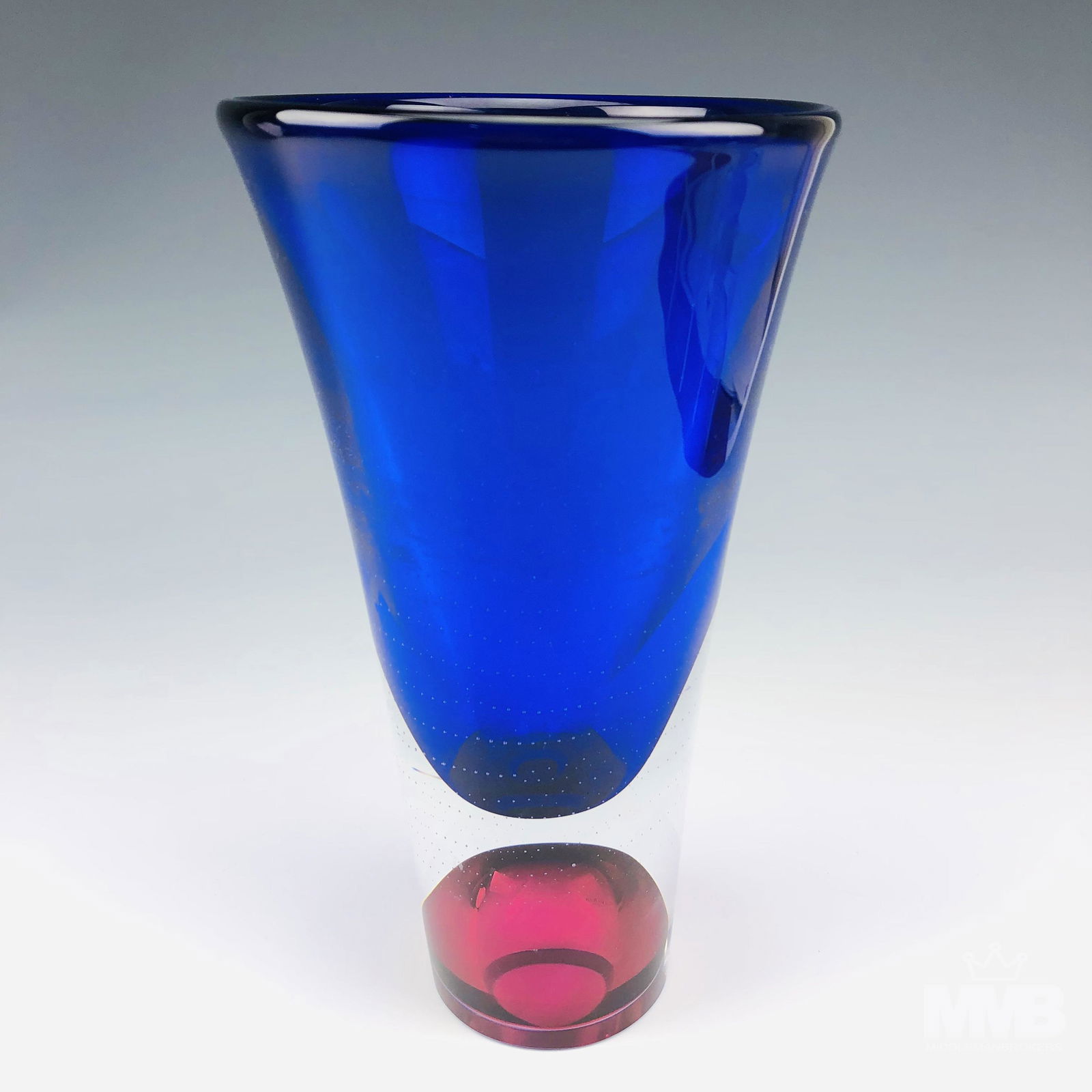 Kosta Boda Goran Warff Zoom Crystal Art Glass Vase: Designer : Goran Warff (1933-) ~ one of the well known representatives of the illustrious Swedish glass design of the 20th century. This vessel is part of the Zoom series that was designed in 1999. Th