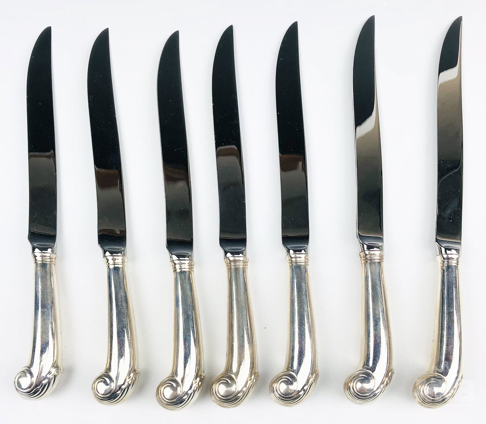 7 Steiff Sterling Williamsburg Shell Steak Knives (1 of 5)