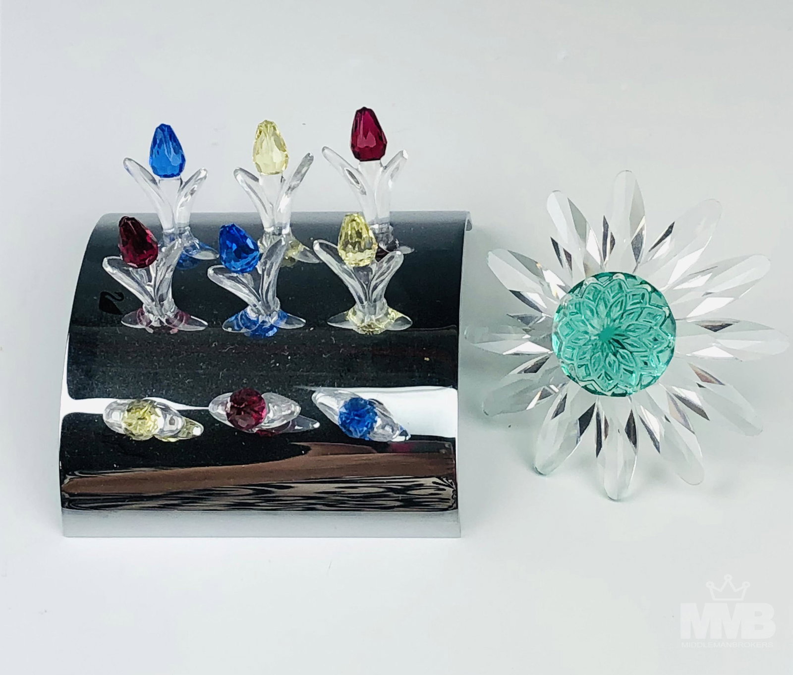 Swarovski Crystal 9 Mini Tulips & Daisy Figurine (1 of 4)