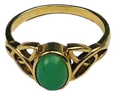 14K Gold w Green Chrysoprase Gemstone Ring Size 6: Gemstone nicely center staged with pierced shoulders on opposite sides. Measures approximately 6mm x 8mm. Ring size 6. Signed 14K. Total weight 2.8 grams. Condition: Good overall condition having aver