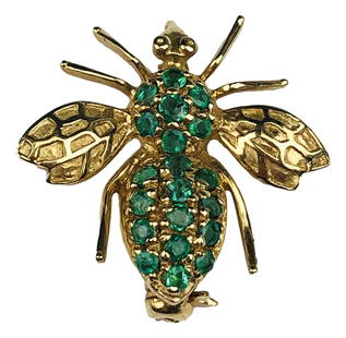 14K Yellow Gold Green Emerald Bee Bug Brooch Pin: 14 K yellow gold with green emeralds dress, sweater, scarf, hat, blouse brooch pin. Comprised of approximately 3/4 carat total weight of emeralds. Finished on the back with simple safety pin clasp