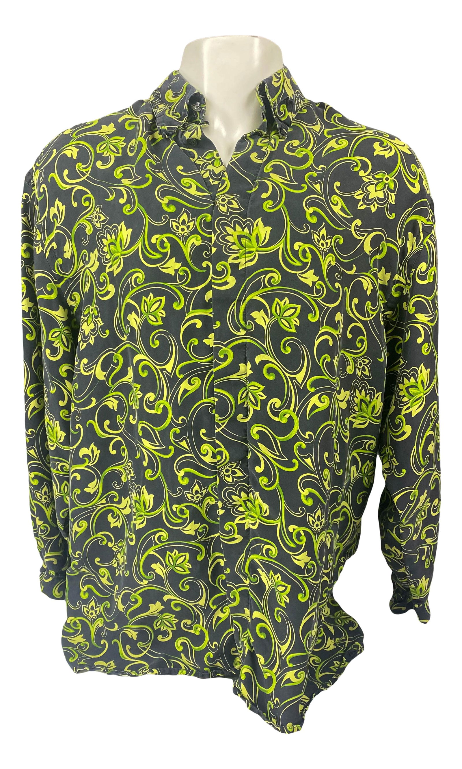 Versace Classic V2 Men Foliate Silk Dress Shirt: Versace Italian Classic V2 men dress shirt. Made of 100% Silk. Features a green foliate pattern with a black background. Size M. Condition: Good pre-owned condition having average wear. Estate fresh t