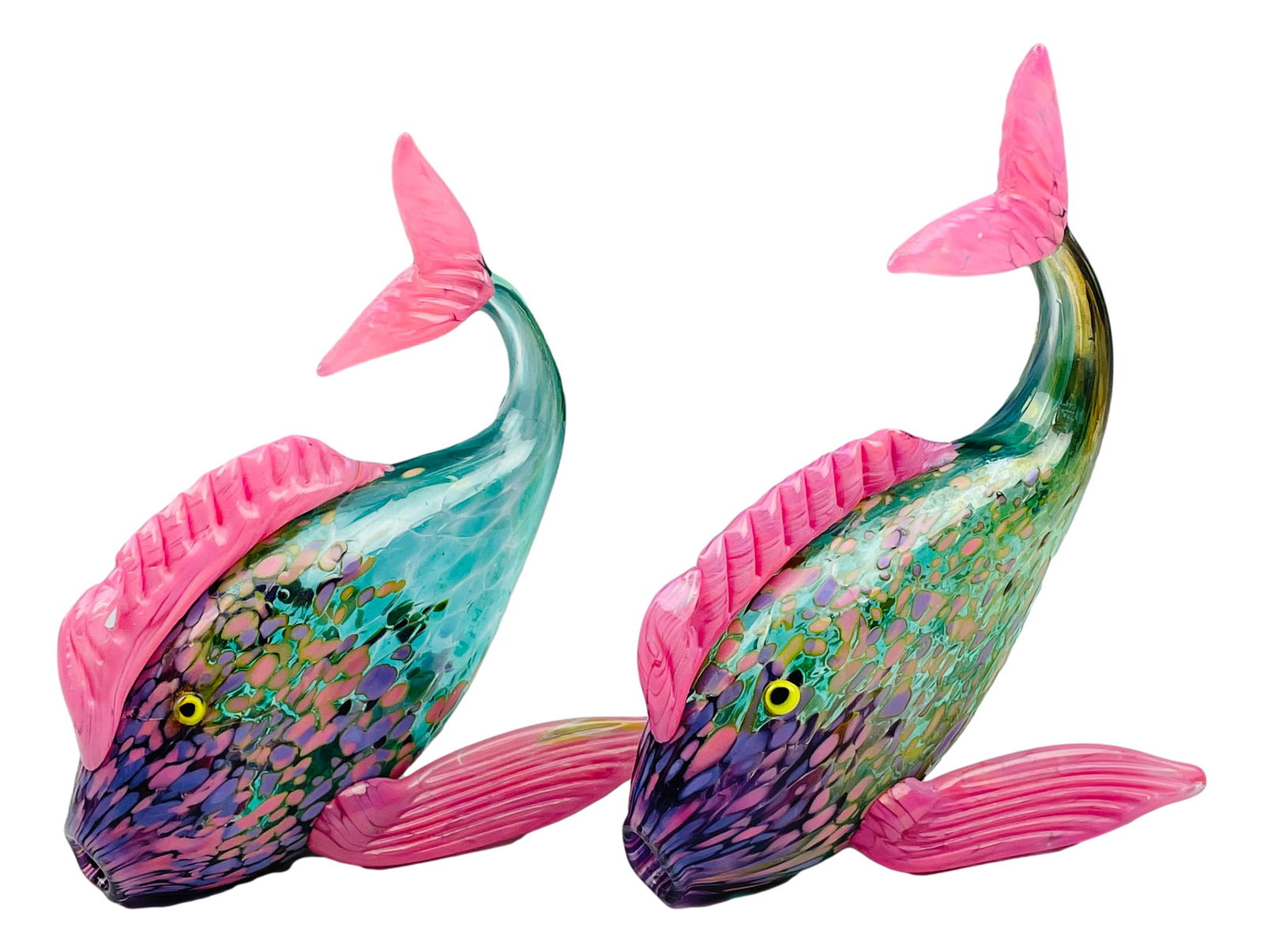 Thames Glass Studio Hand Blown Fish Sculpture x 2: Artist : Matthew Buechner founder of Thames Glass, Newport Rhode Island ~ 1981. Each depicts and exotic fish with a speckled body against a green ground and applied fins, tail and eyes. Can be posed i
