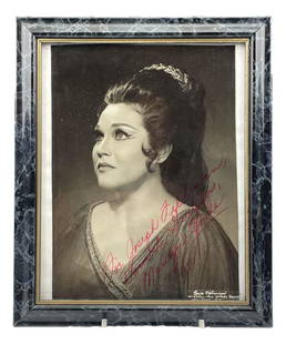 Marilyn Horne 1934 - Black White Photograph Signed: Marilyn Horne ( American, 1934 - ) mezzo soprano opera singer. Specialized in roles requiring beauty of tone, excellent breath support and ability to execute difficult coloratura passages. Frame measu