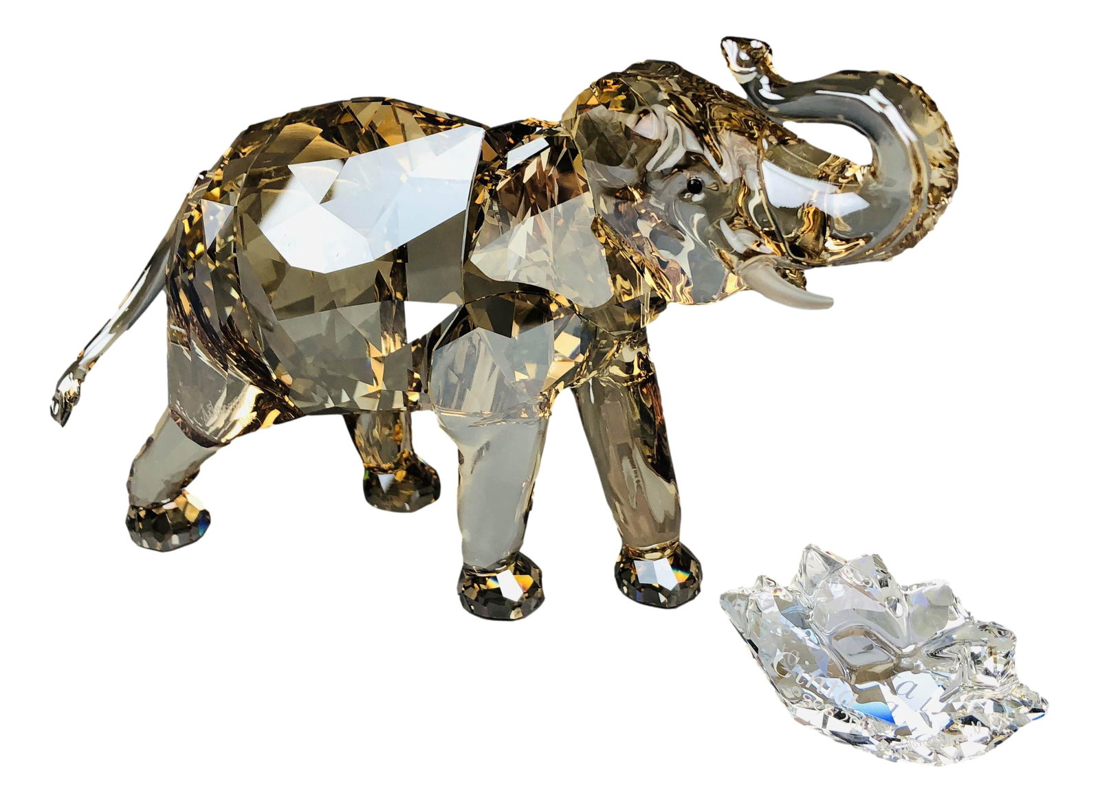 Swarovski Crystal Cinta Elephant Figurine Box COA: Designer : Elisabeth Adamer. Production years : 2013 - 2013. Titled Cinta, whose name means love in Indonesian. Accompanied in its original presentation box and comes with a crystal moonlight title pl
