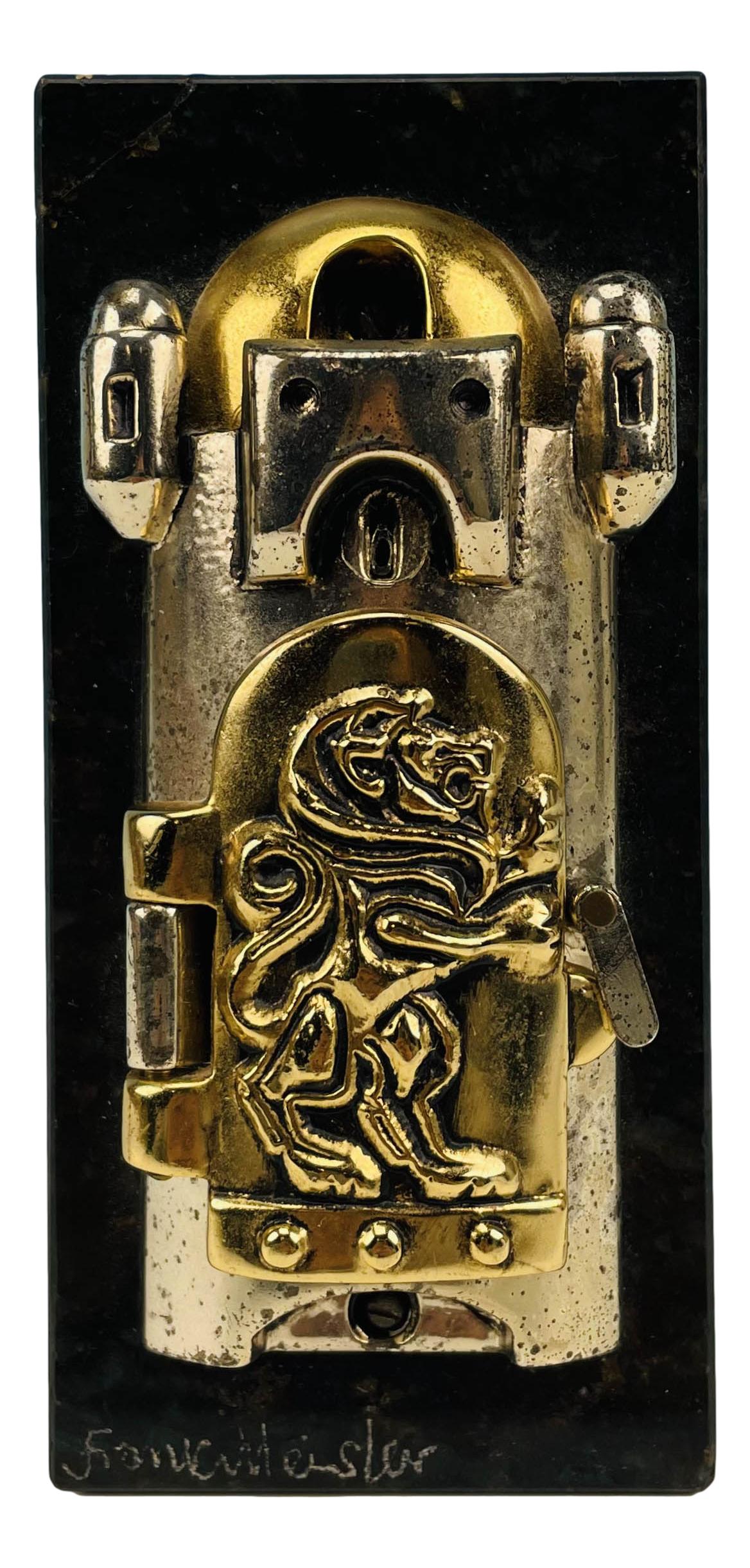 Frank Meisler 1925 - 2018 Jewish Judaica Sculpture: Frank Meisler ( Israel, 1925 - 2018 ) ~ celebrated architect and sculptor. Features an encased mezuzah in an ornate case with raised relief lion of Judah decoration. Mounted on a variegated black marb