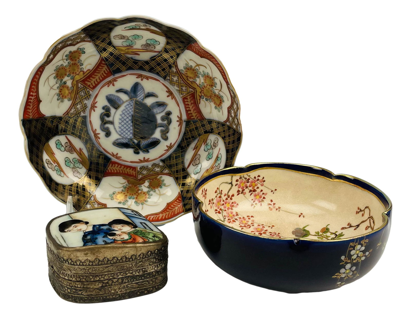 Japanese Porcelain Round Bowl & Trinket Box Lot 3 (1 of 7)