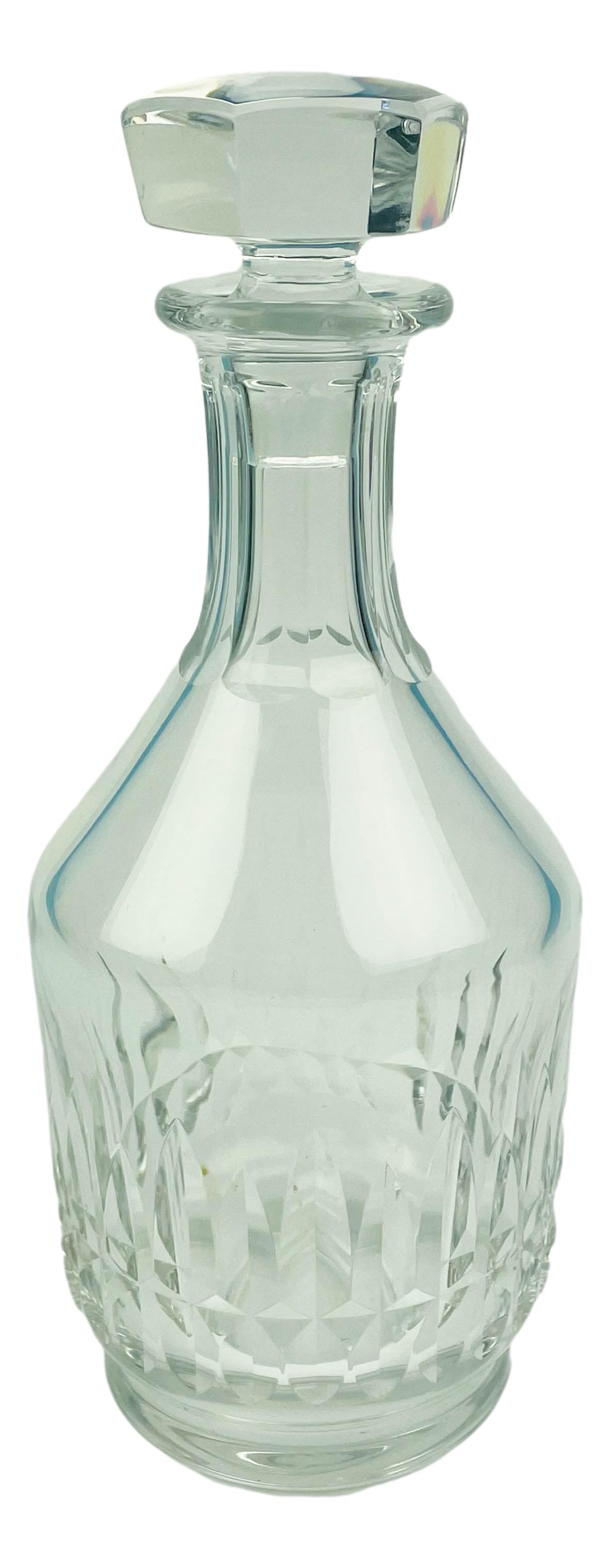 Baccarat Crystal Buckingham Liquor Wine Decanter: French crystal art glass bar barware decanter with stopper. Pattern : Buckingham. Production years : 1939 - 1990. Features vertical cuts ver a cross hatch pattern below. Smooth circular base. France. 