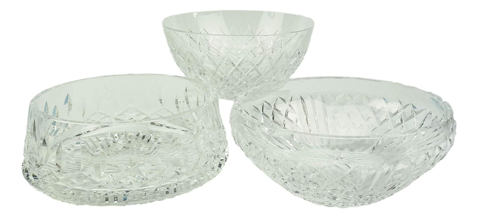 Waterford & Atlantis Crystal Serving Bowl 3pc LOT: Includes 2 Waterford crystal art glass round serving bowls in the Lismore ( 1952 - ) and Glengarriff ( 1973 - 2017 ) patterns. The Atlantis bowl modeled a tapered cross hatch design Measure from 3 1/2