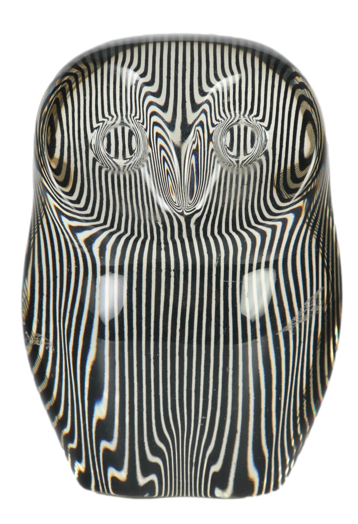 Abraham Palatnik Op Art Lucite Owl Bird Sculpture: Abraham Palatnik ( Brazilian, 1928- 2020 ). Internationally celebrated and renowned abstract artist. painter, draftsman and inventor of kinechromatic art. This Mid Century Modern lucite acrylic sculpt