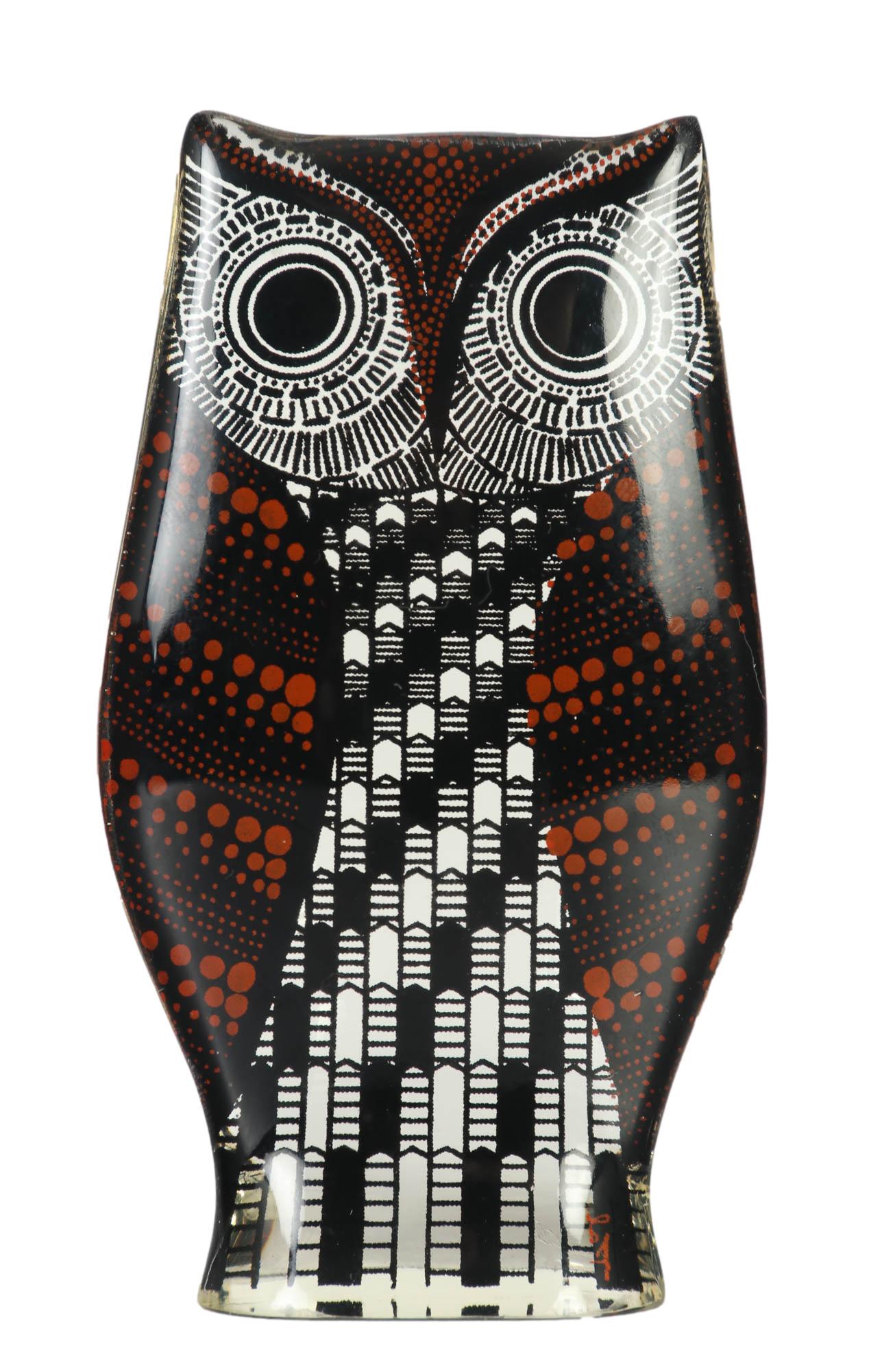 Abraham Palatnik Op Art Lucite Owl Bird Sculpture: Abraham Palatnik ( Brazilian, 1928 - 2020 ). Internationally celebrated and renowned abstract artist. painter, draftsman and inventor of kinechromatic art. This Mid Century Modern lucite acrylic sculp