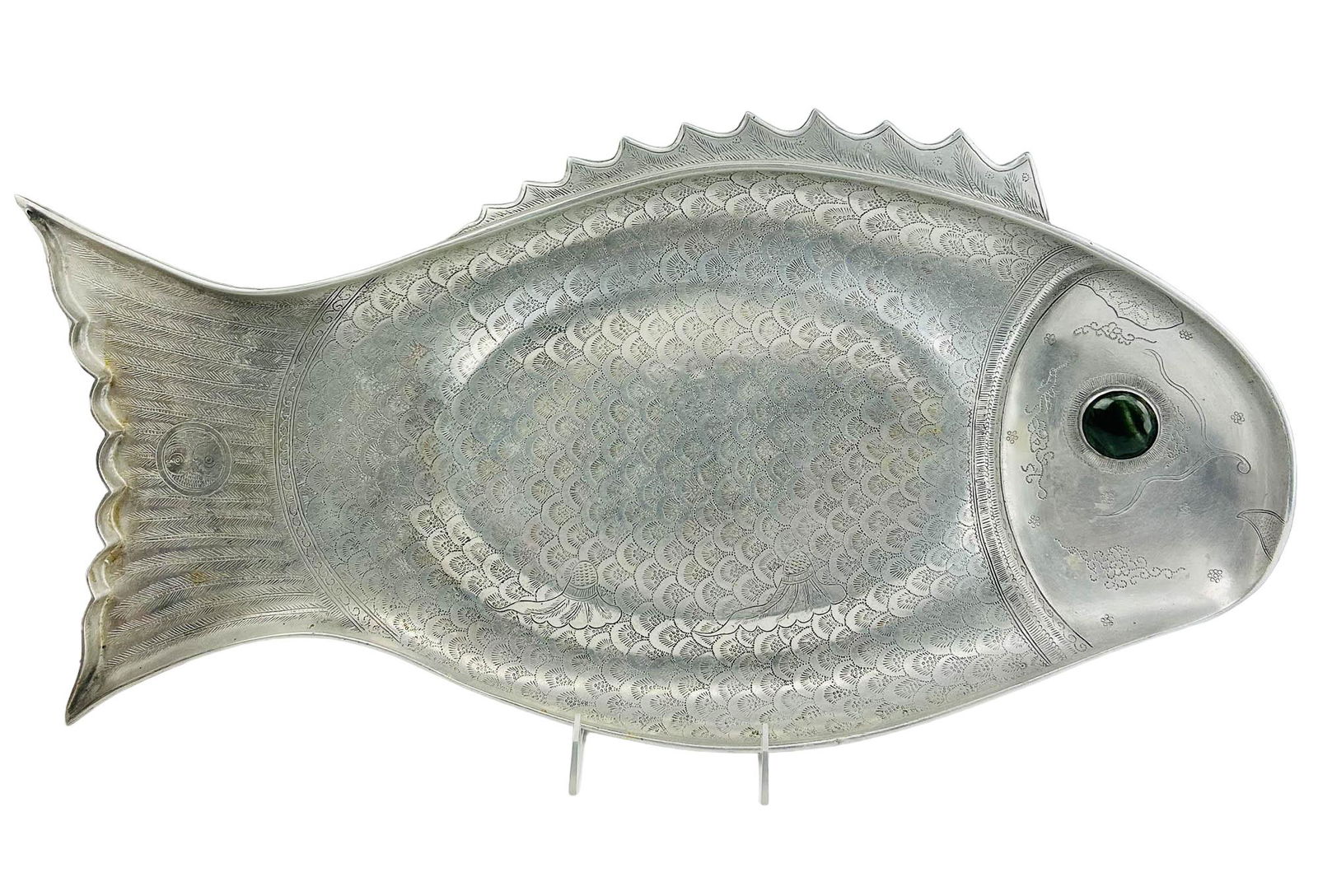 Arthur Court Mid Century Aluminum Fish Platter 25": Arthur Edwards Court ( American, 1928 - 2015 ) ~ Founder of Arthur Court Designs in 1966. This metal serveware tray is modeled in the shape of a fish with a large green colored glass eye with chased s