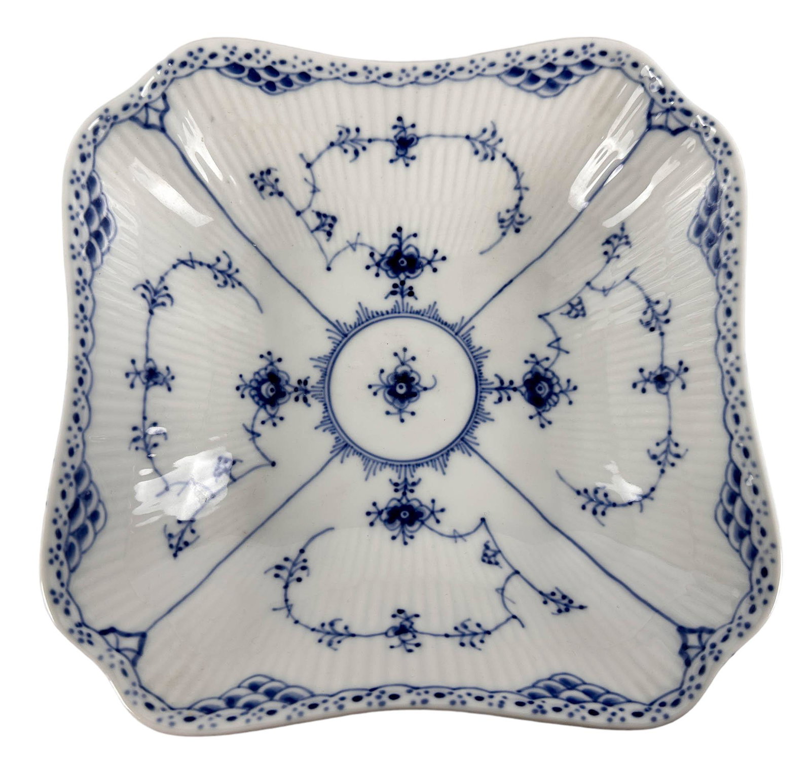Royal Copenhagen Blue Flute Half Lace Square Bowl: A Royal Copenhagen blue fluted half lace square serving dish. Signed and numbered 708 to underside. Dimensions: 2.5 X 8.5 X 8.5 in. Condition: Good overall condition with average surface wear. Es